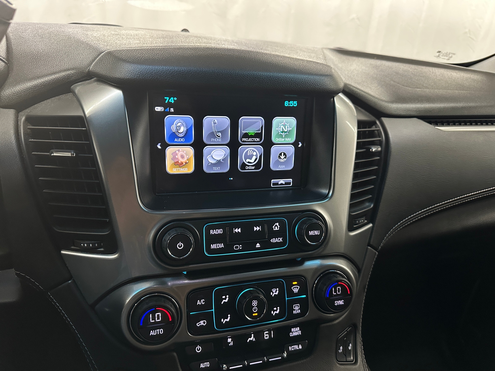 Thumbnail: 2018 Chevrolet Tahoe - 3
