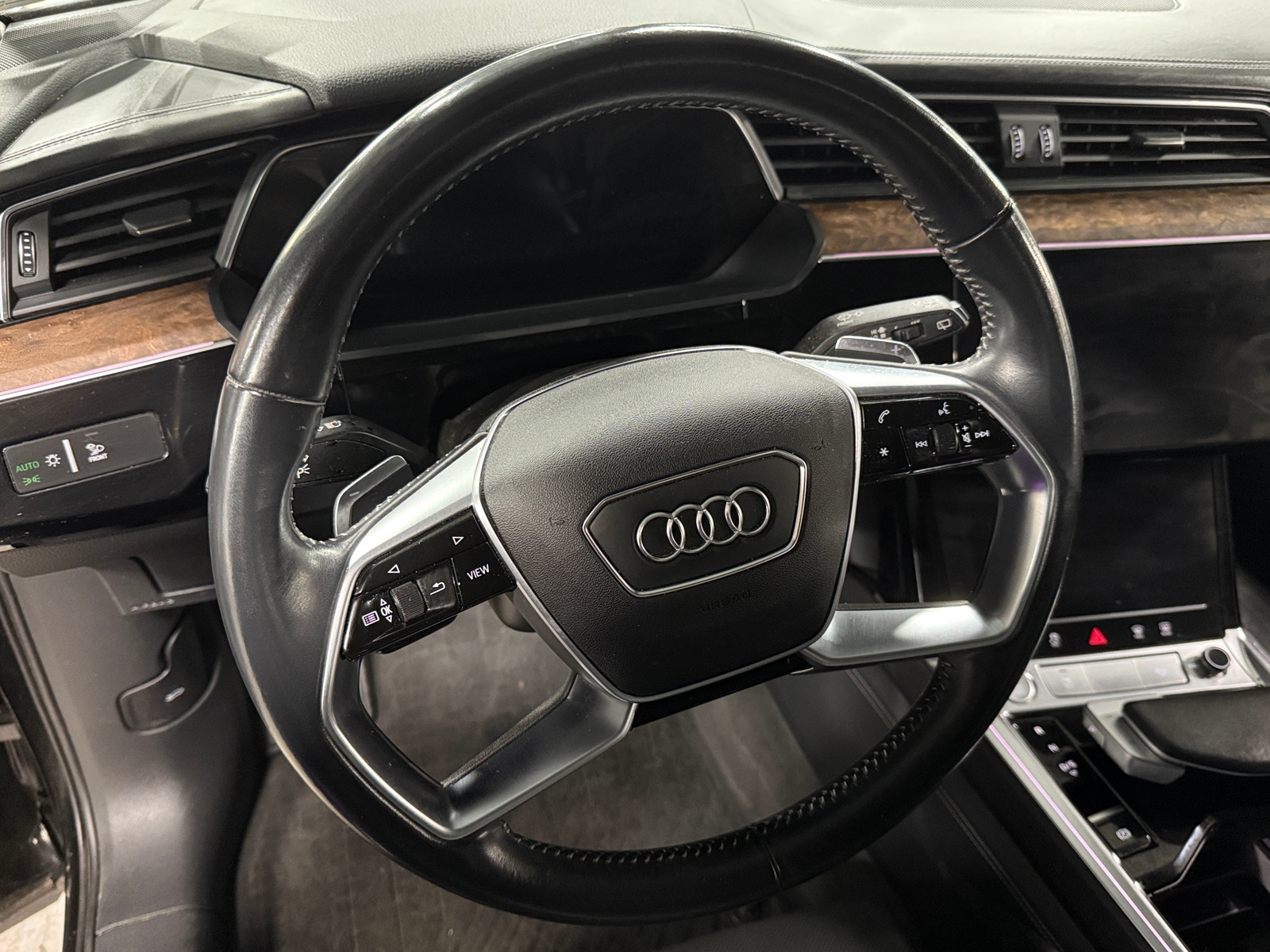 Thumbnail: 2019 Audi e-tron - 4