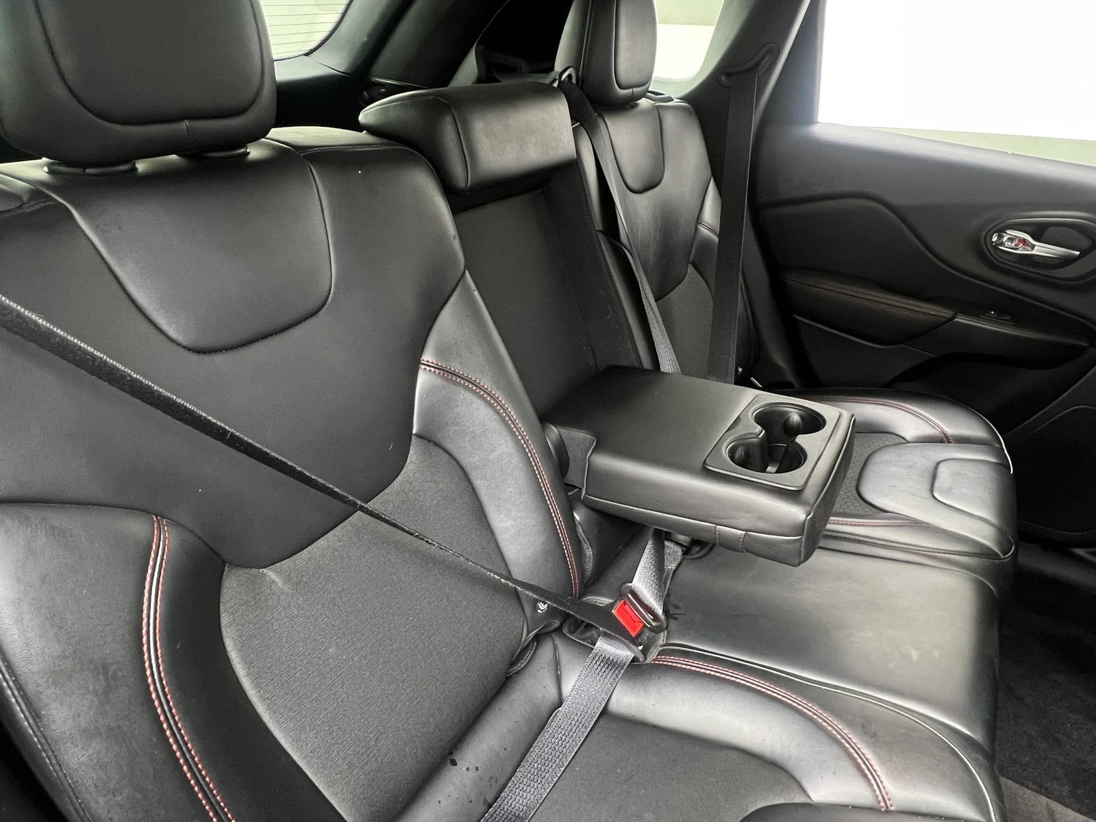 Thumbnail: 2019 Jeep Cherokee - 6