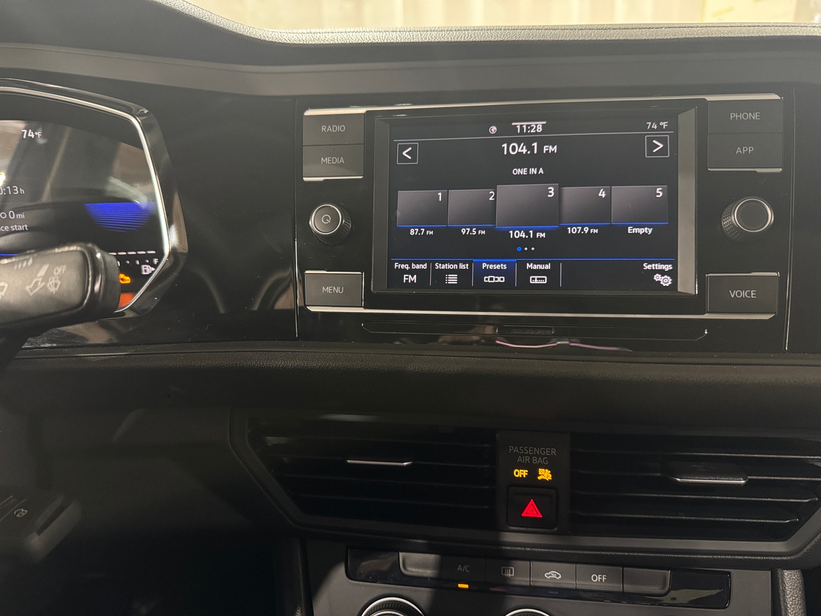 Thumbnail: 2023 Volkswagen Jetta - 4