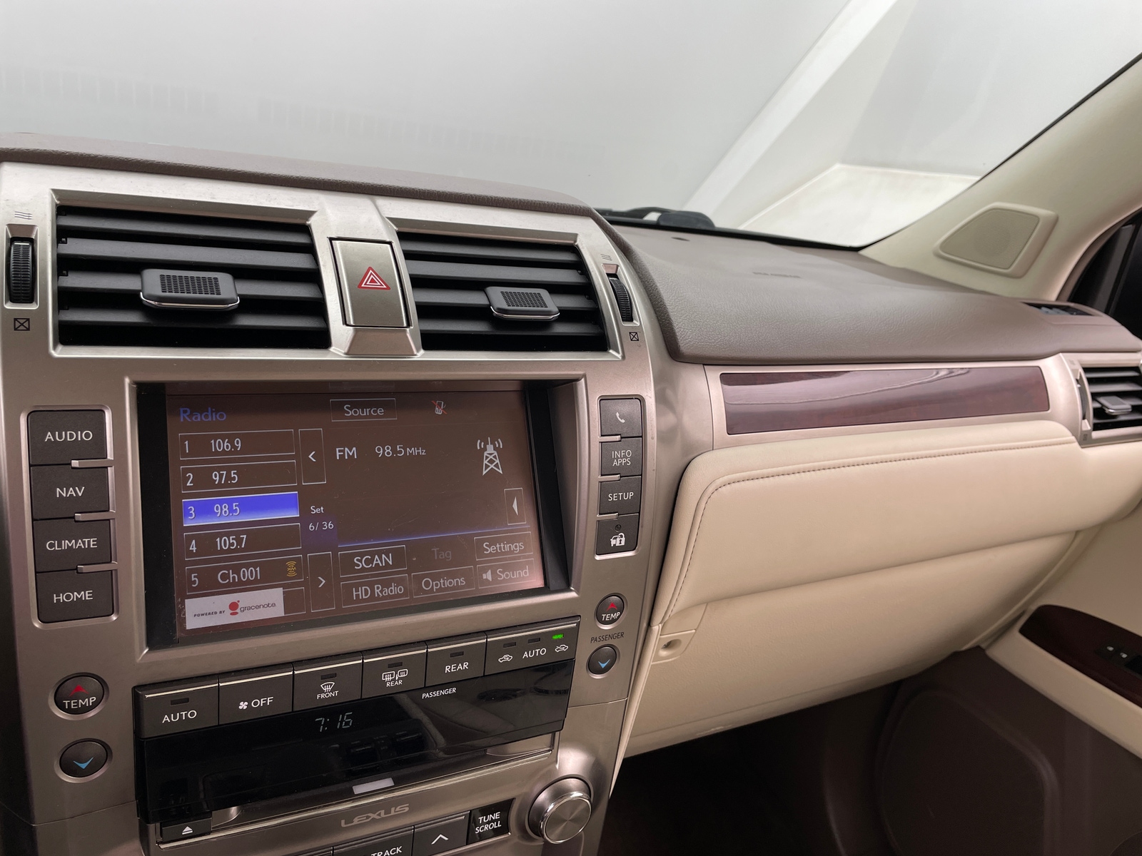 Thumbnail: 2015 Lexus GX - 3