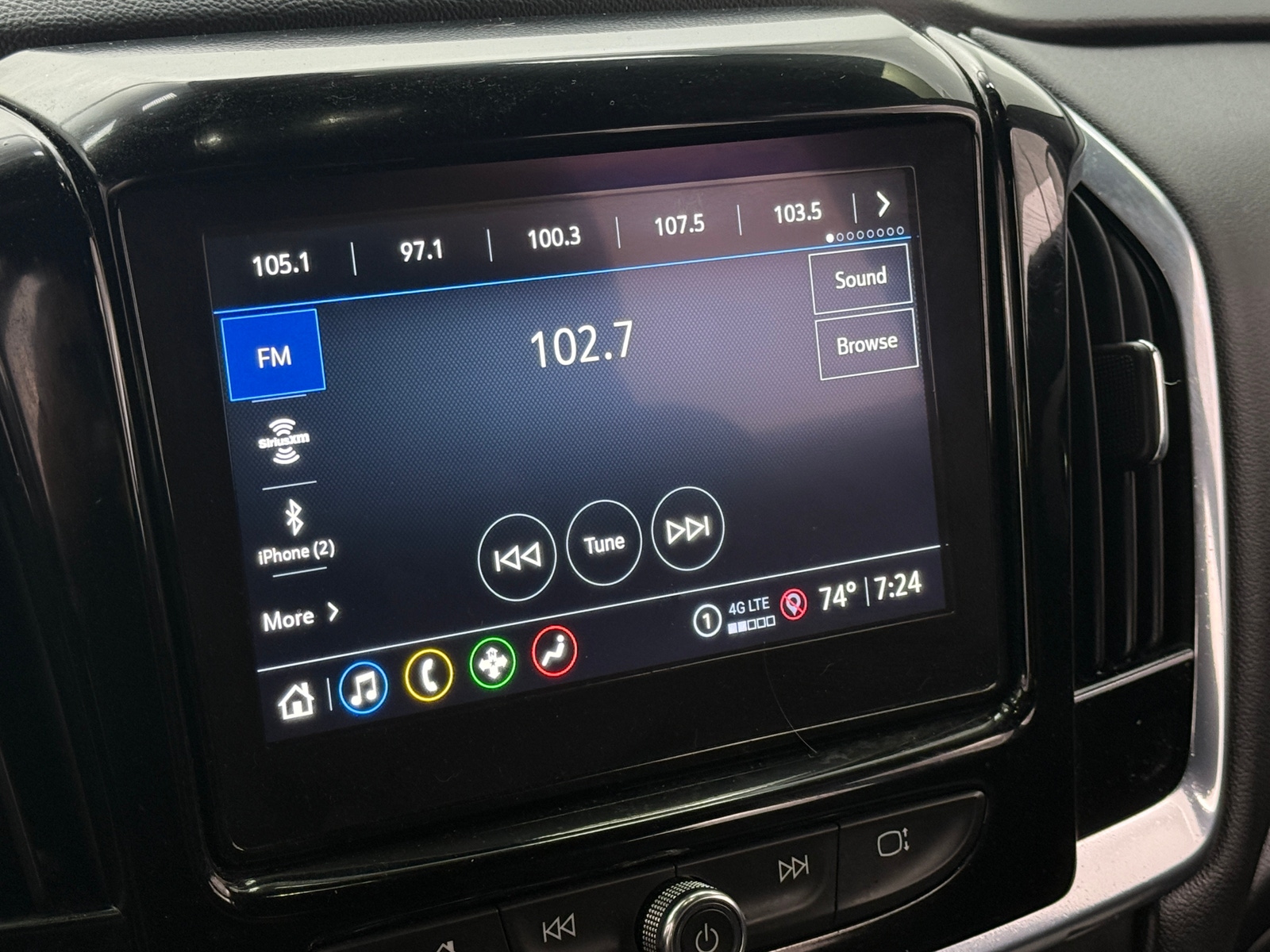 Thumbnail: 2022 Chevrolet Traverse - 4