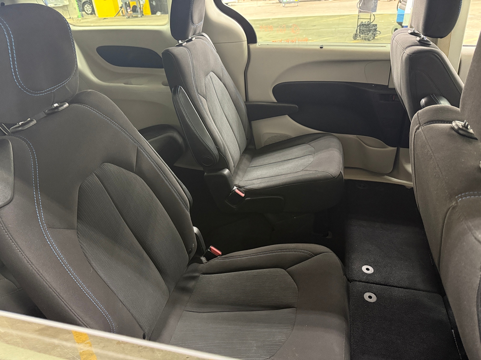 Thumbnail: 2021 Chrysler Pacifica - 6