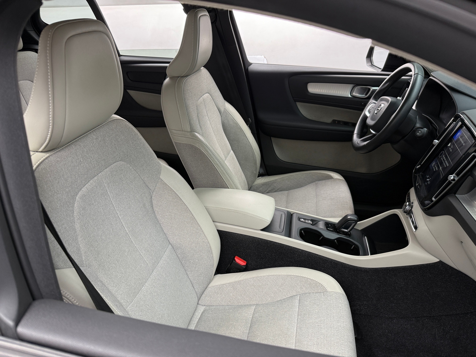 Thumbnail: 2020 Volvo XC40 - 2