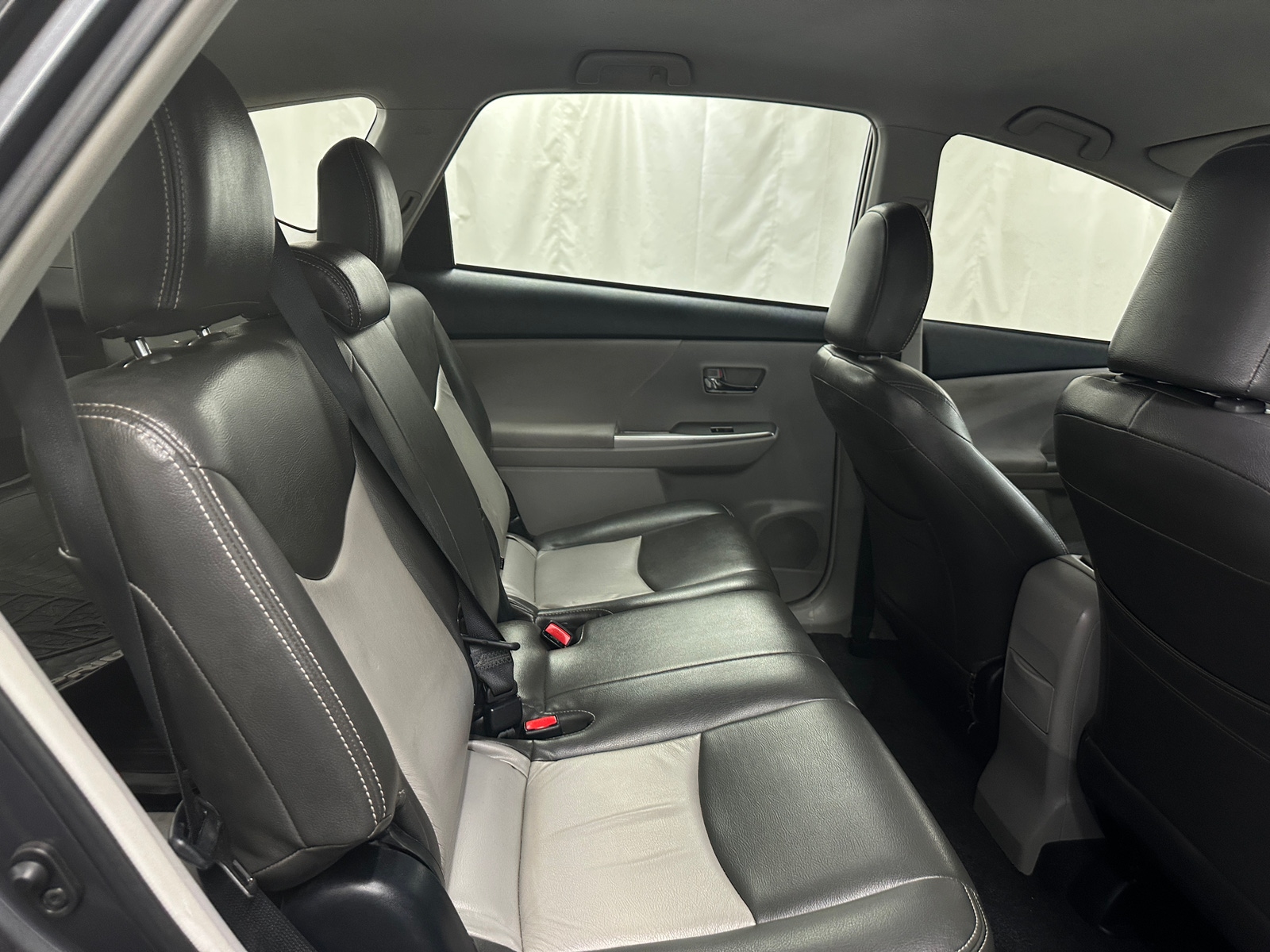 Thumbnail: 2017 Toyota Prius v - 6