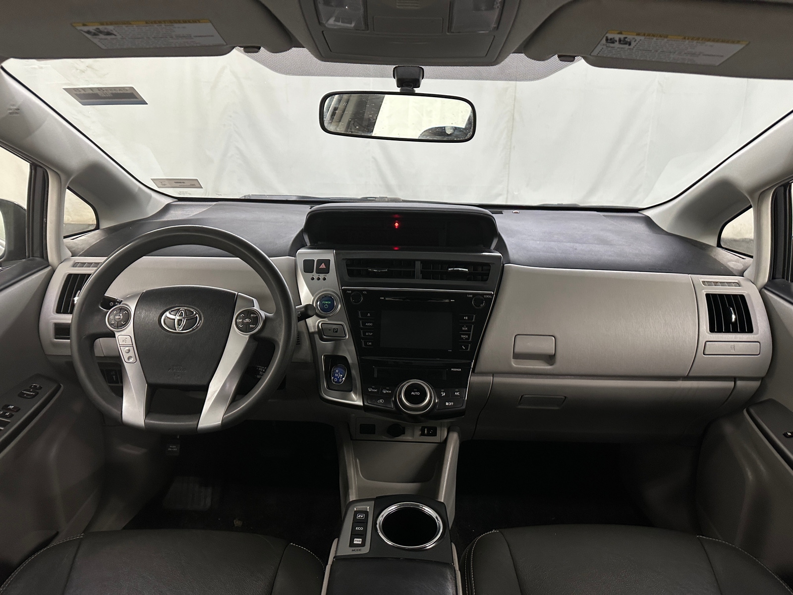 Thumbnail: 2017 Toyota Prius v - 3