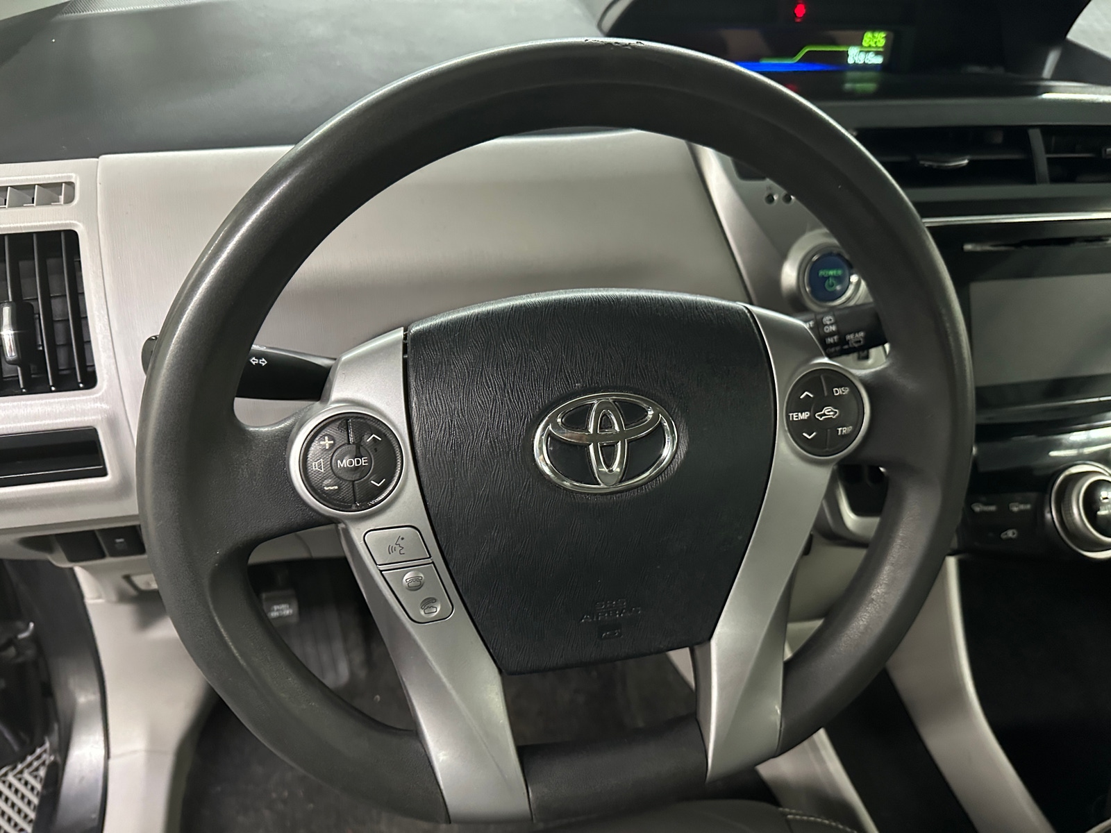 Thumbnail: 2017 Toyota Prius v - 5