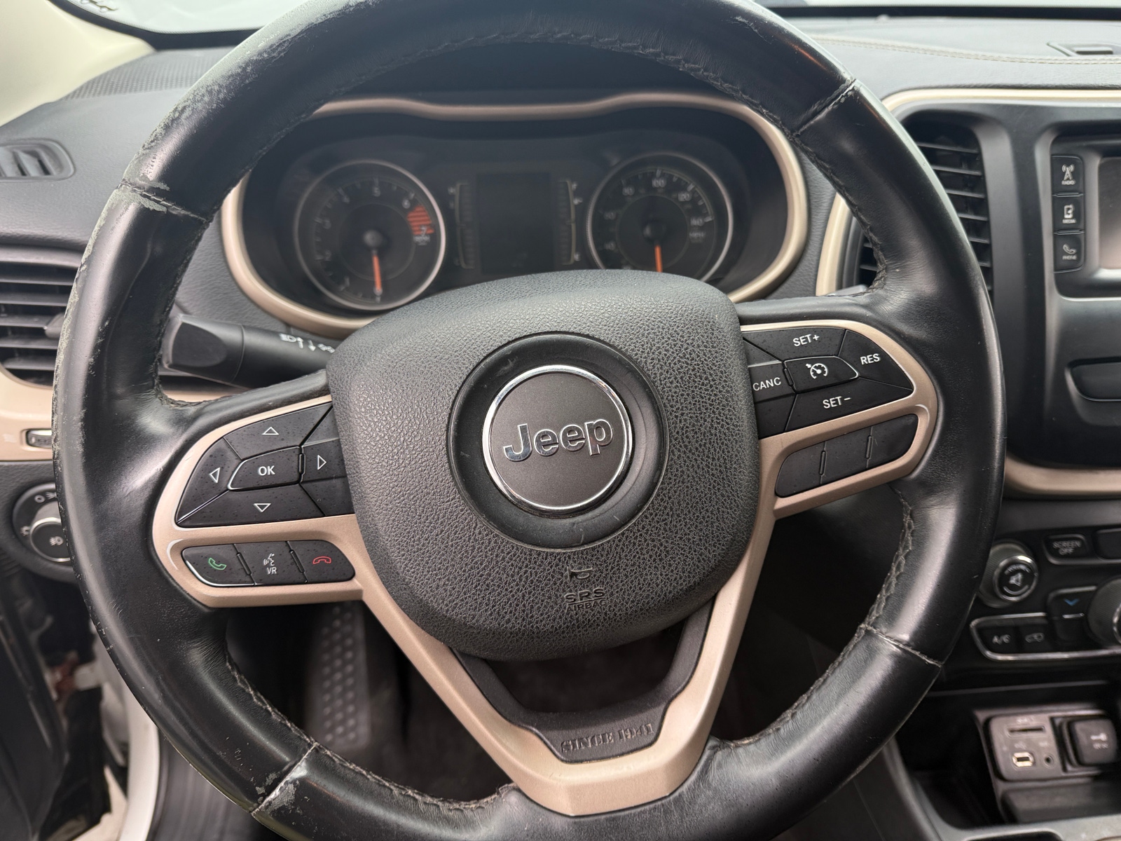 Thumbnail: 2017 Jeep Cherokee - 5