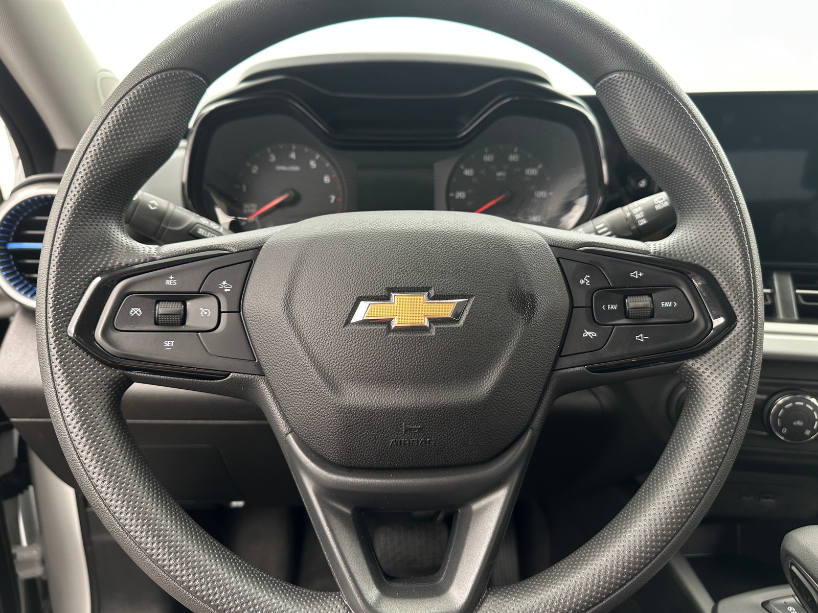 Thumbnail: 2025 Chevrolet Trax - 5
