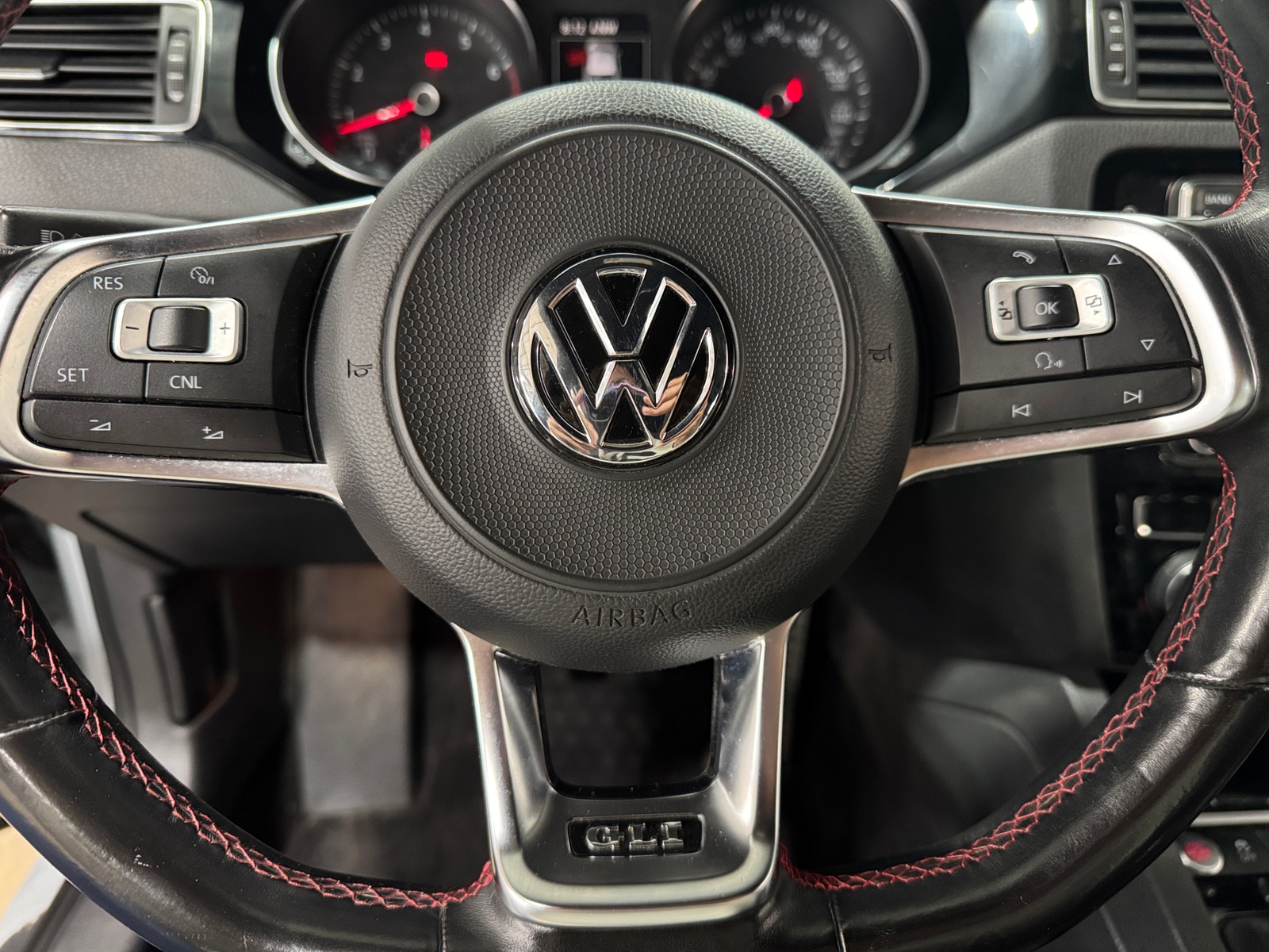 Thumbnail: 2017 Volkswagen Jetta - 4