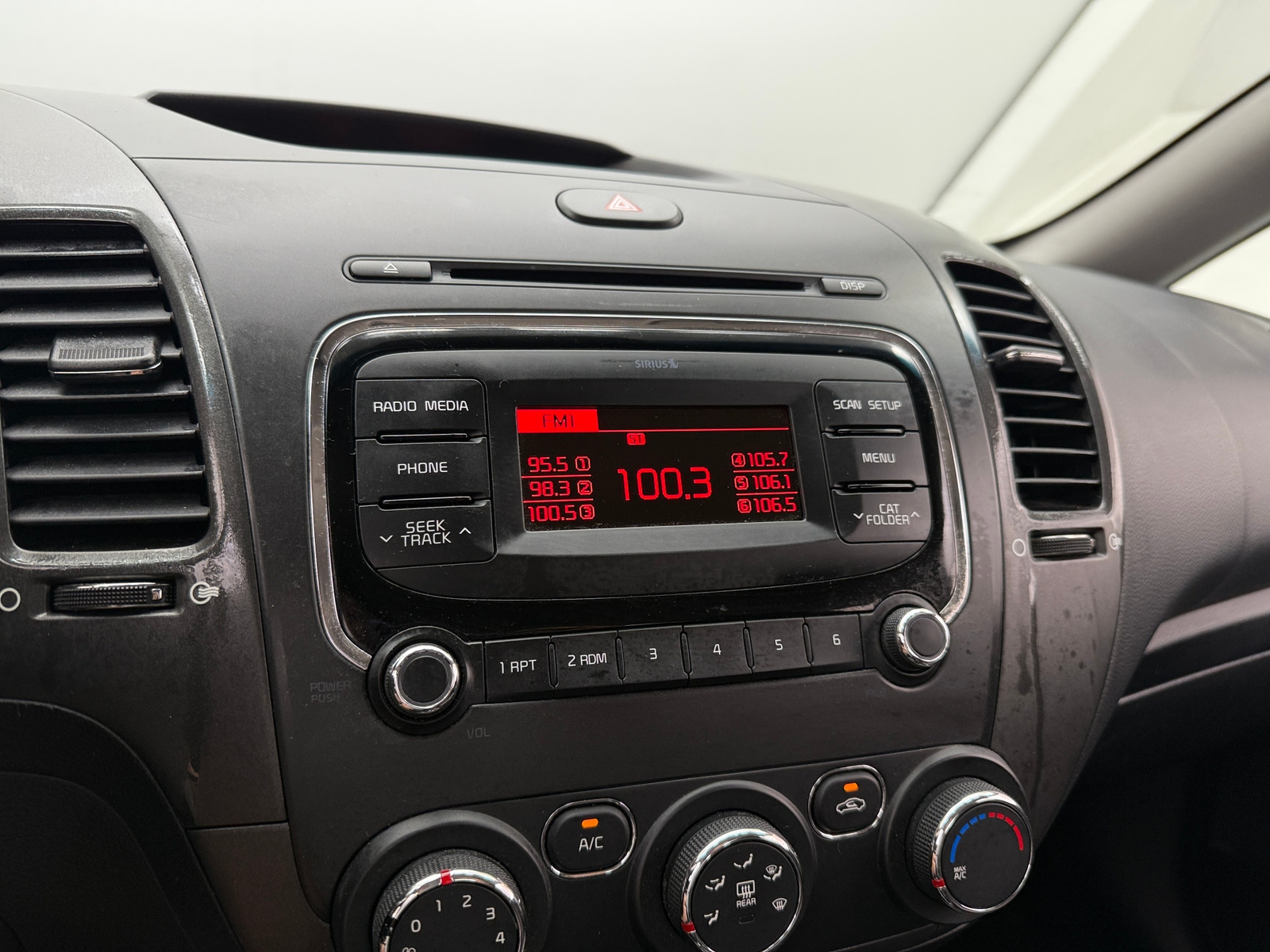 Thumbnail: 2018 Kia Forte - 4
