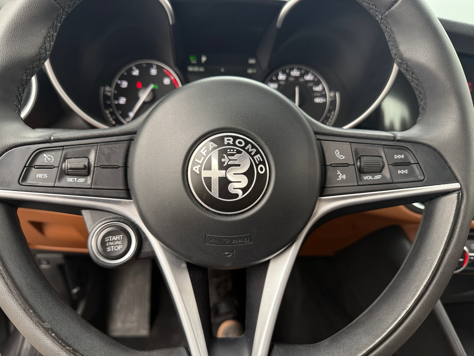 Thumbnail: 2017 Alfa Romeo Giulia - 4