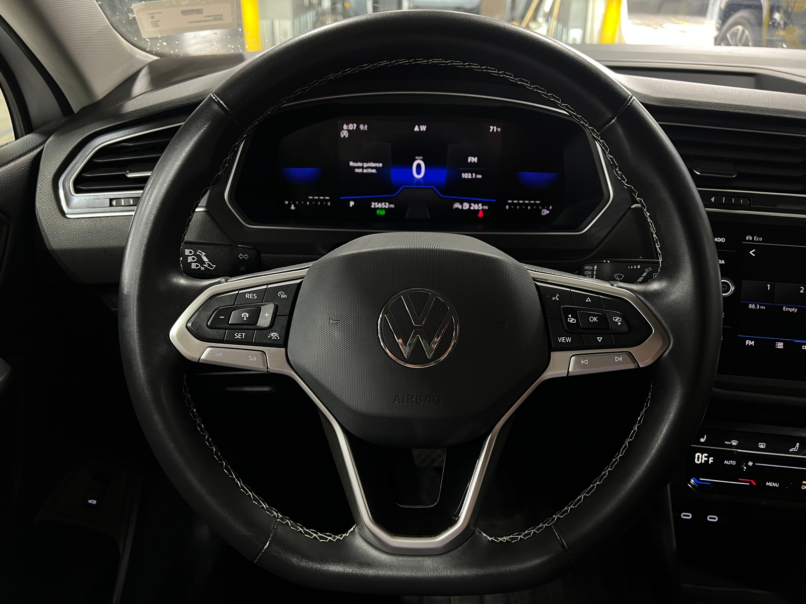 Thumbnail: 2024 Volkswagen Tiguan - 4