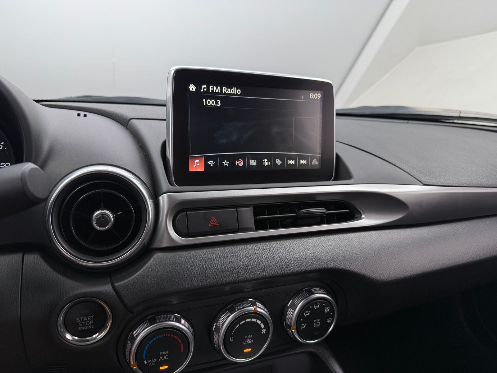 Thumbnail: 2017 Fiat 124 Spider - 4