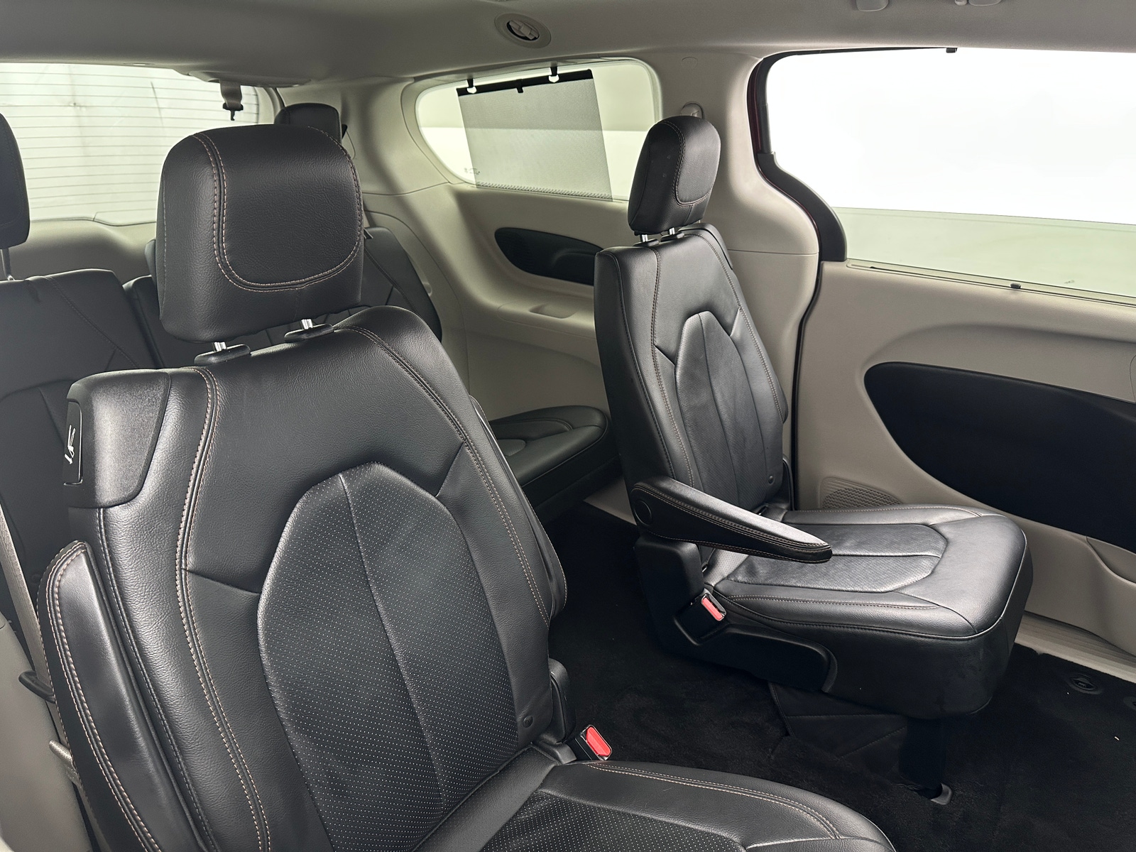 Thumbnail: 2018 Chrysler Pacifica - 5