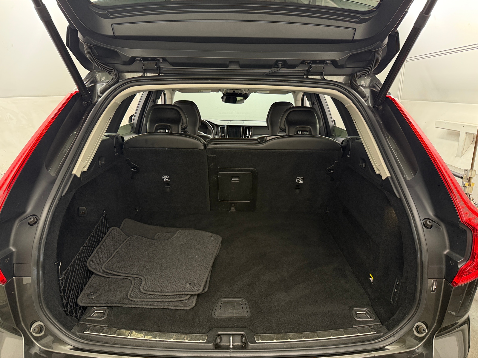 Thumbnail: 2019 Volvo XC60 - 6