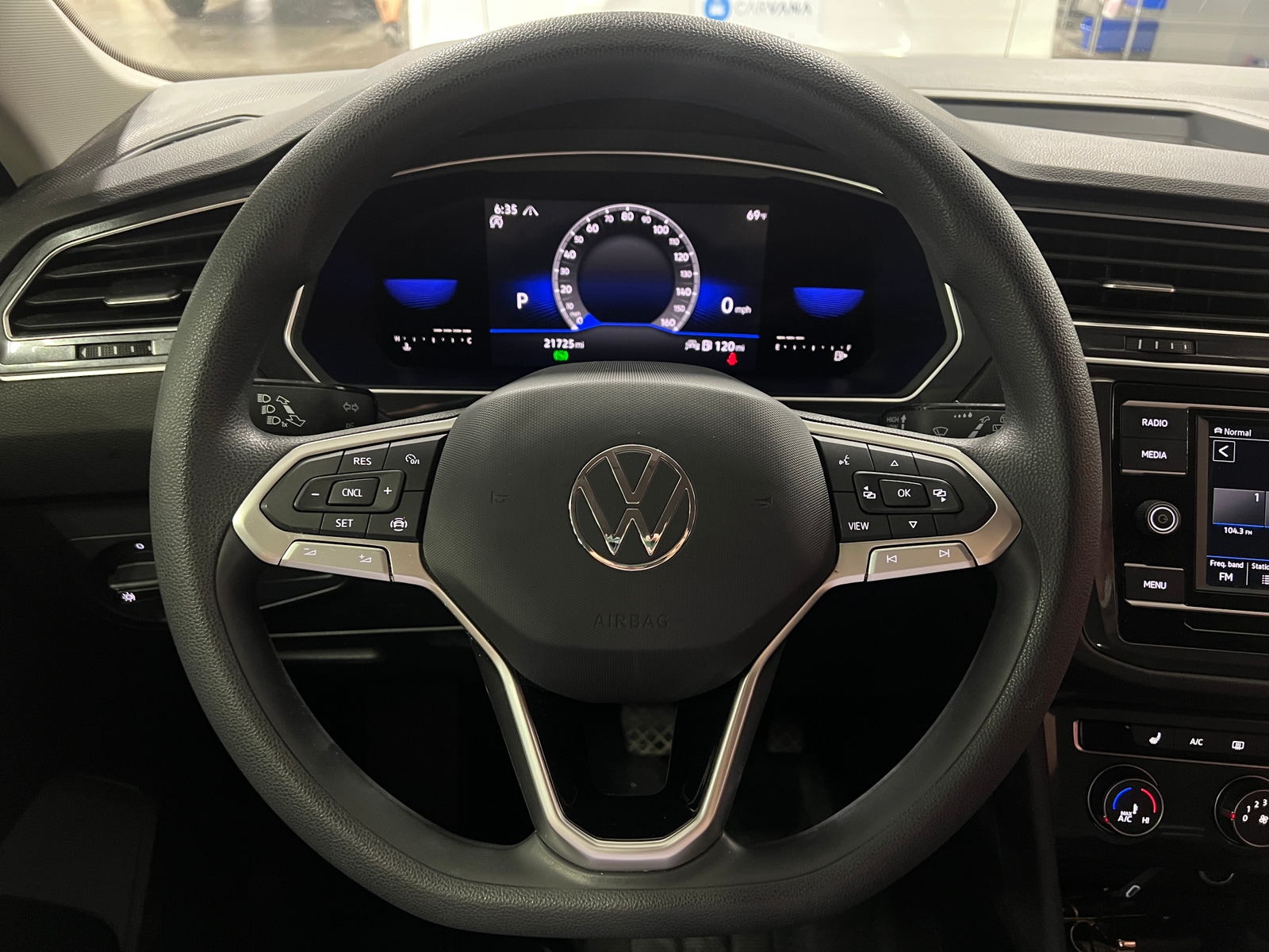 Thumbnail: 2022 Volkswagen Tiguan - 5