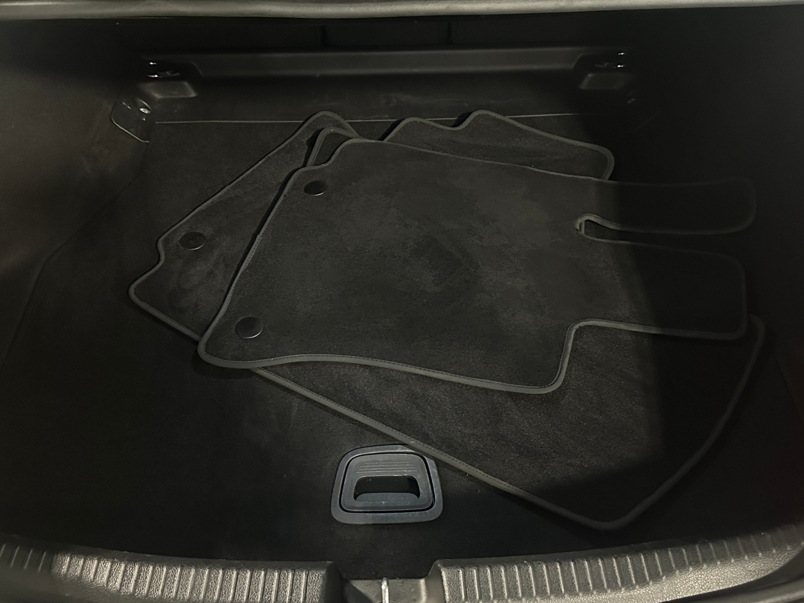 Thumbnail: 2024 Mercedes-Benz C-Class - 6