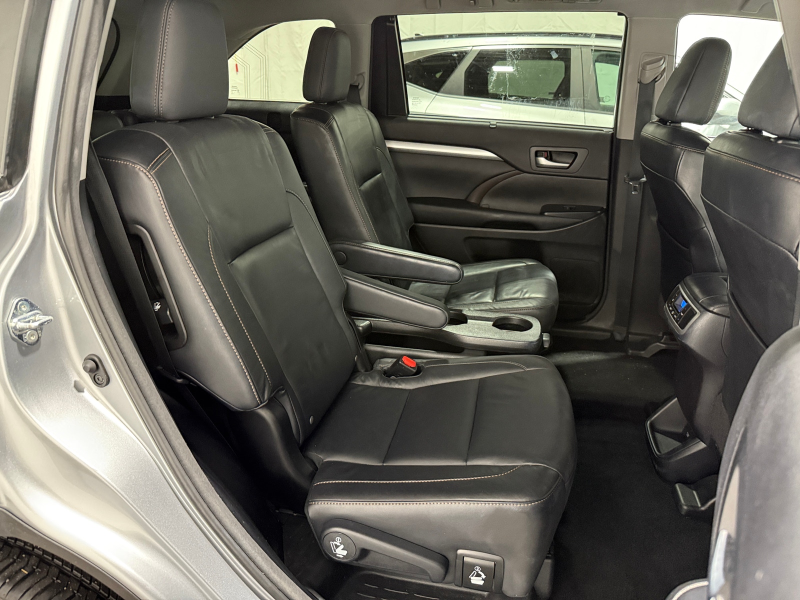 Thumbnail: 2016 Toyota Highlander - 5