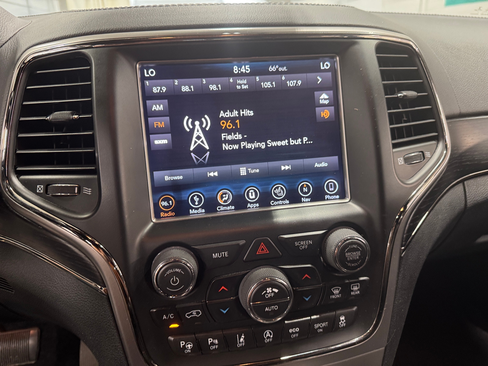 Thumbnail: 2018 Jeep Grand Cherokee - 3
