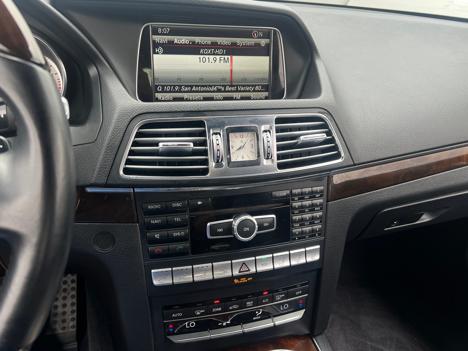 Thumbnail: 2014 Mercedes-Benz E-Class - 3