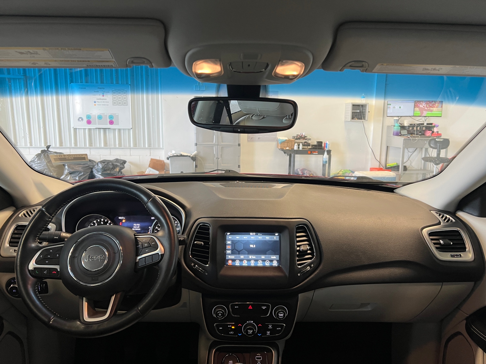 Thumbnail: 2018 Jeep Compass - 3