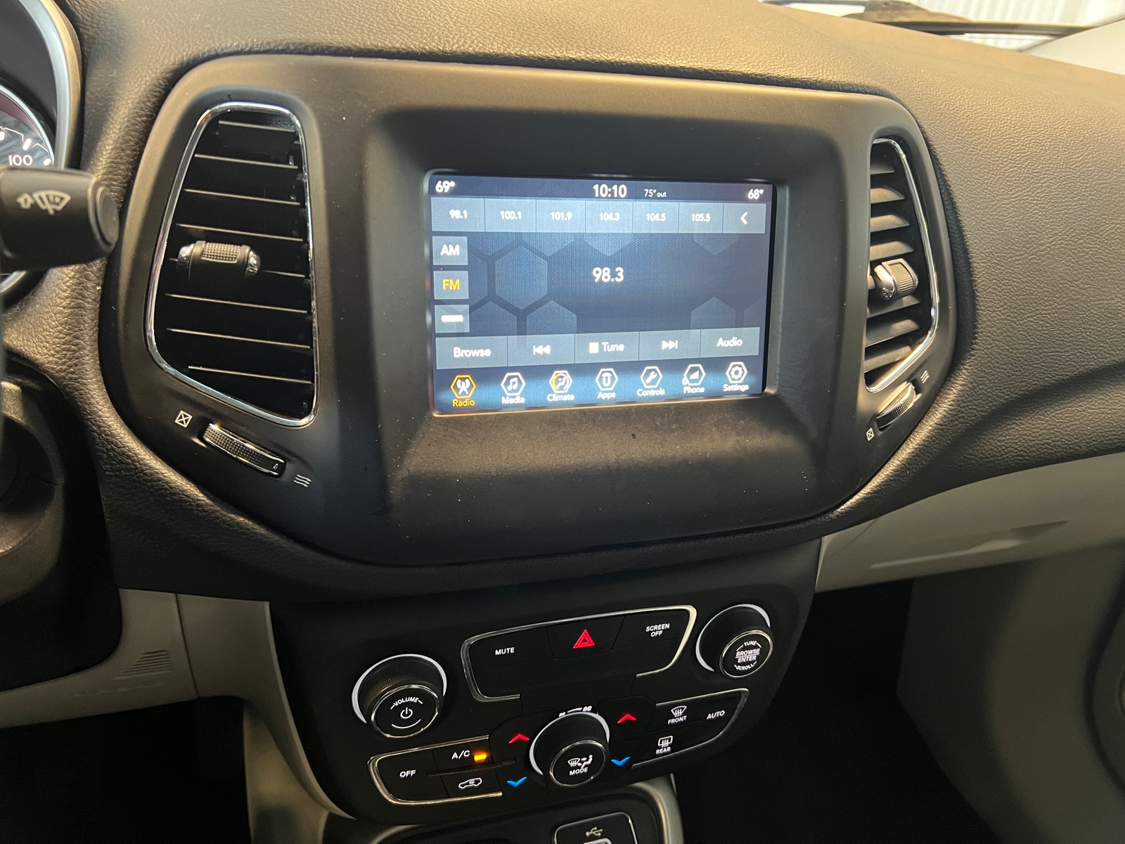 Thumbnail: 2018 Jeep Compass - 4