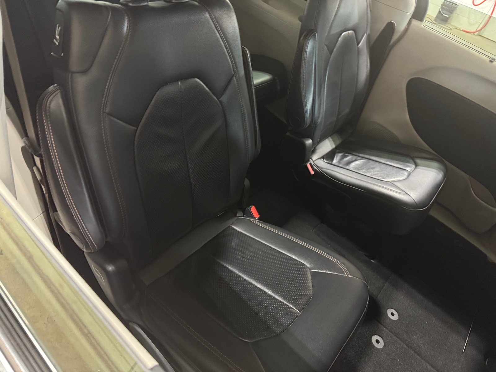 Thumbnail: 2018 Chrysler Pacifica - 5