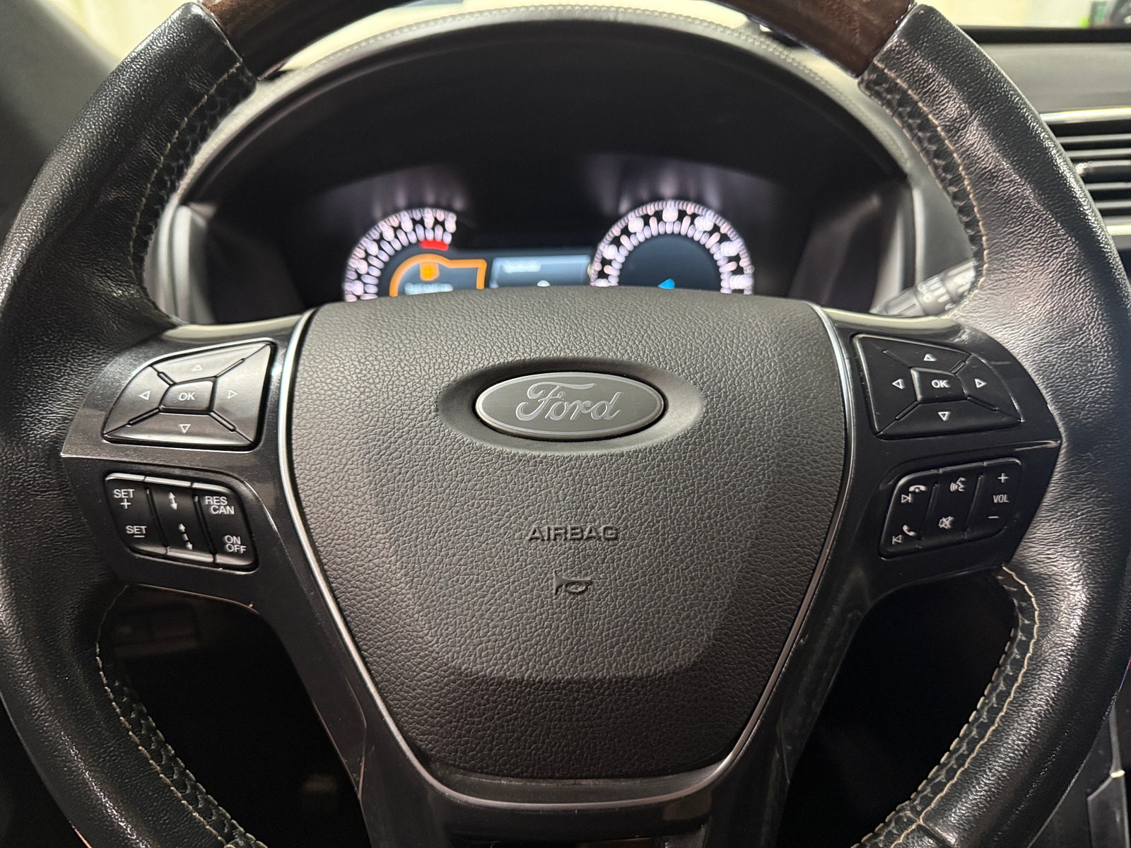 Thumbnail: 2017 Ford Explorer - 4