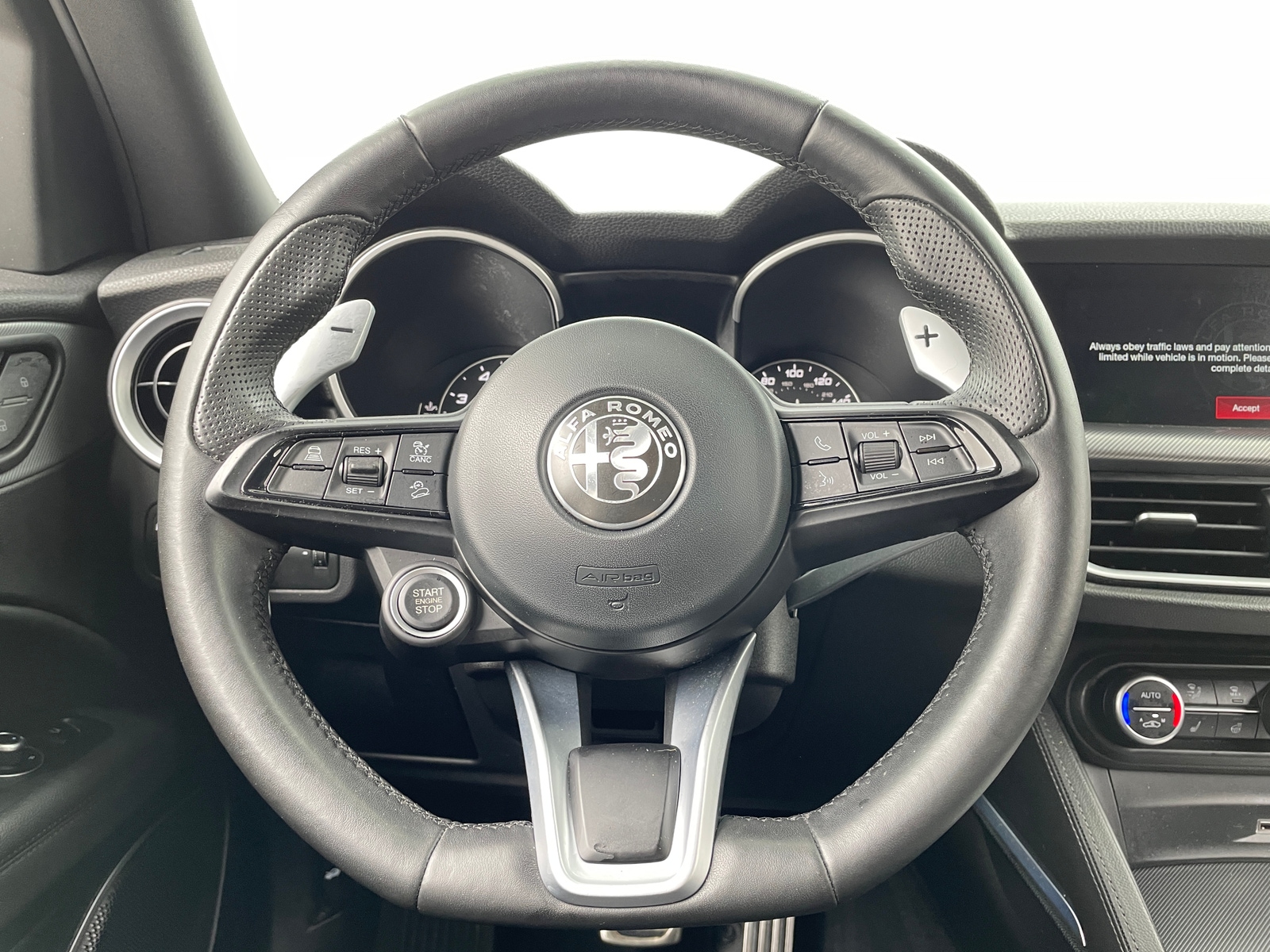 Thumbnail: 2022 Alfa Romeo Stelvio - 4