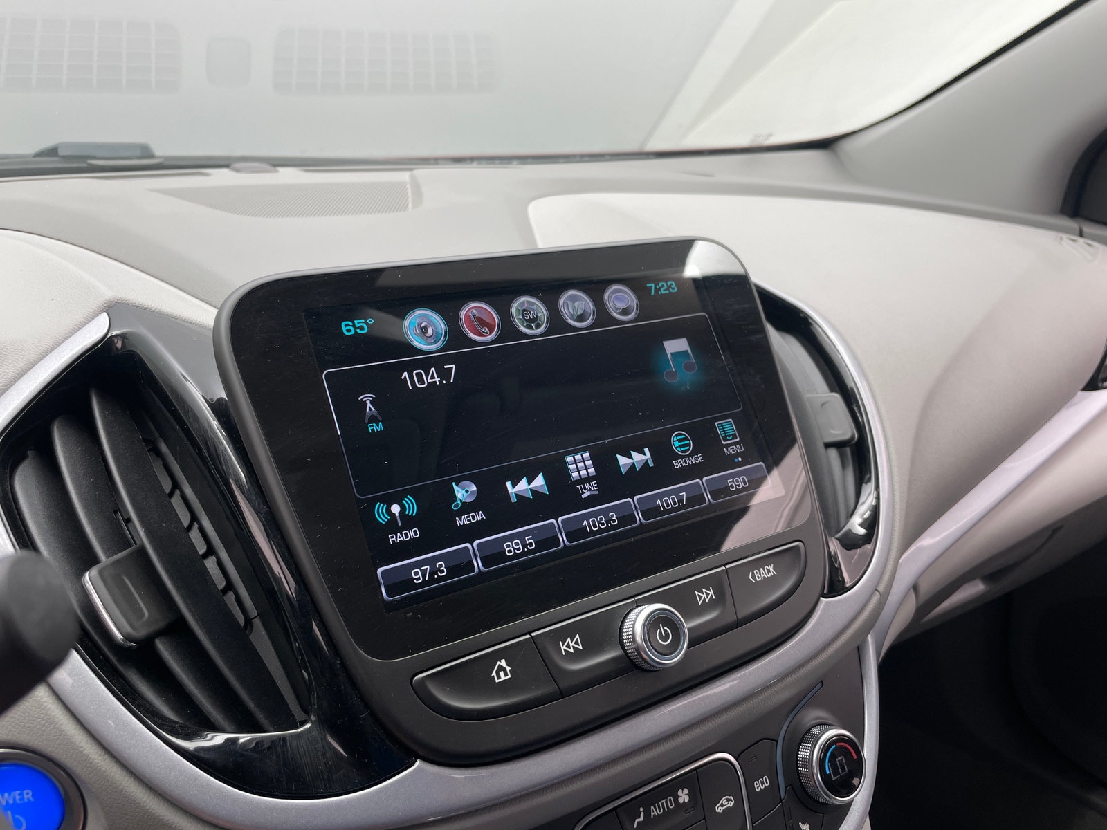 Thumbnail: 2017 Chevrolet Volt - 4