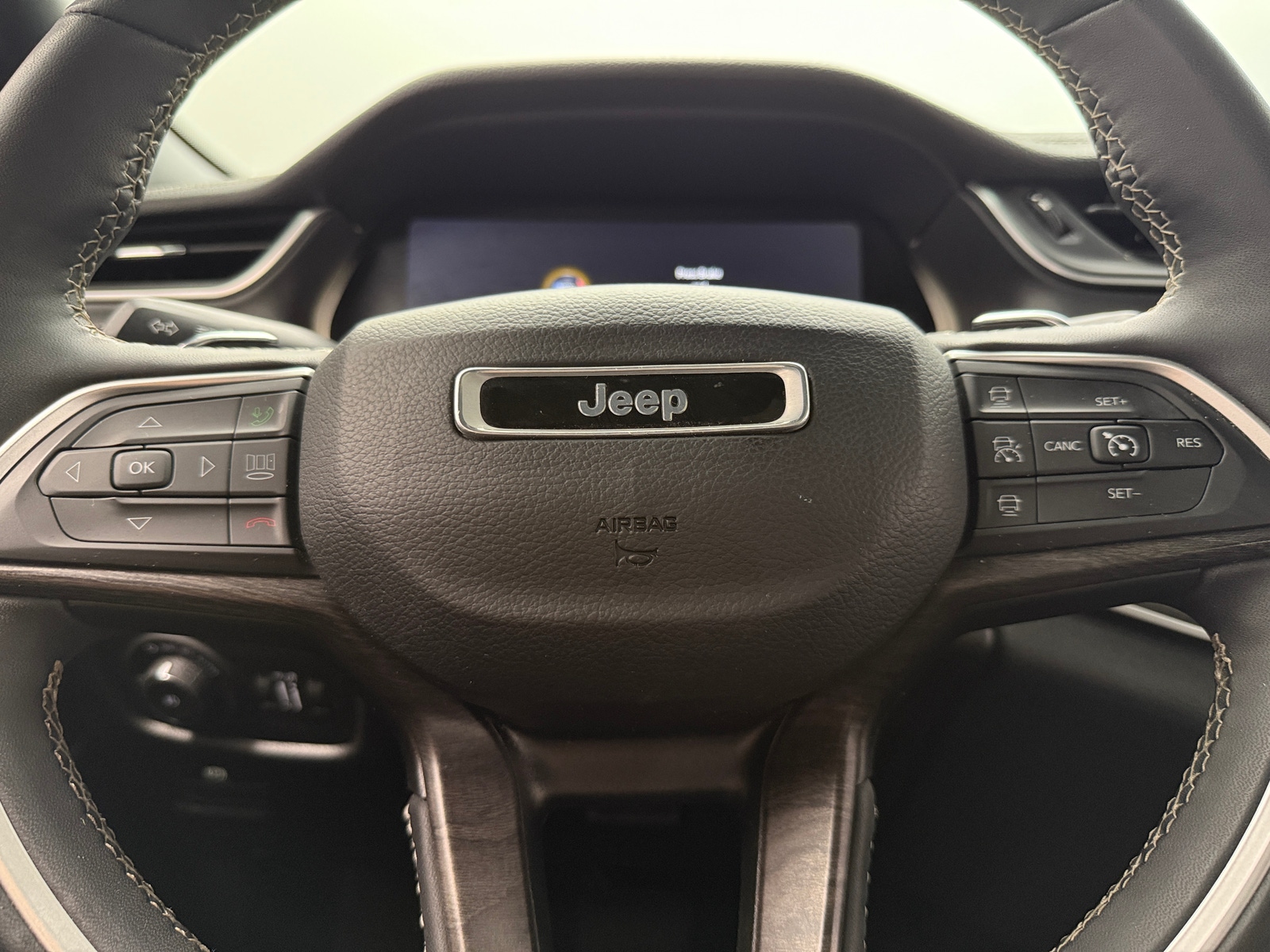 Thumbnail: 2024 Jeep Grand Cherokee - 4