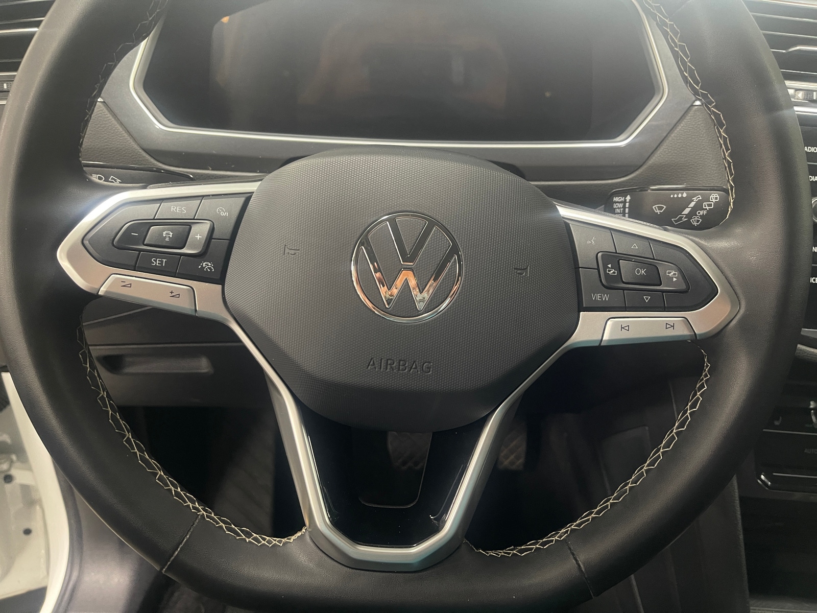 Thumbnail: 2024 Volkswagen Tiguan - 4