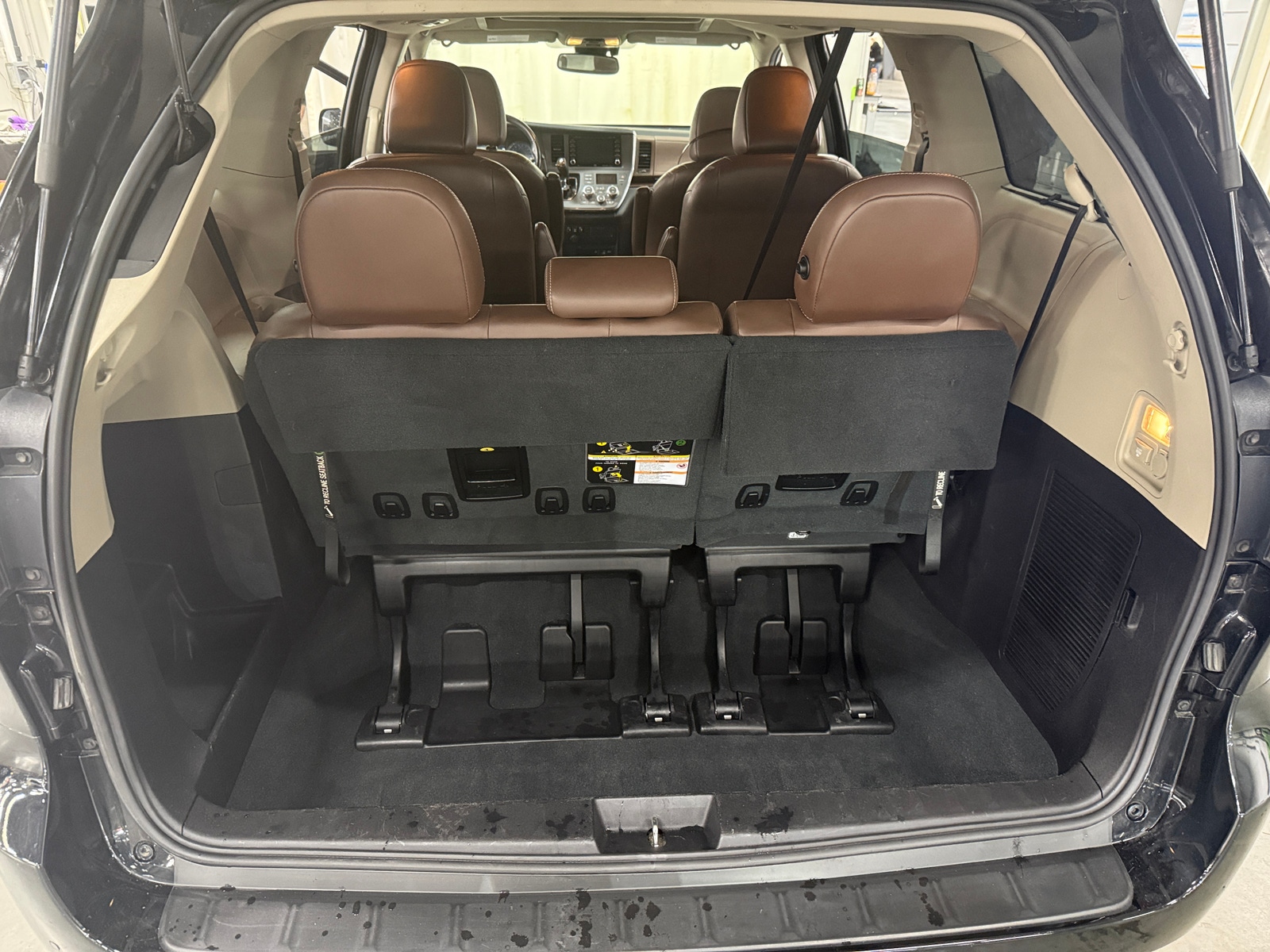 Thumbnail: 2019 Toyota Sienna - 6