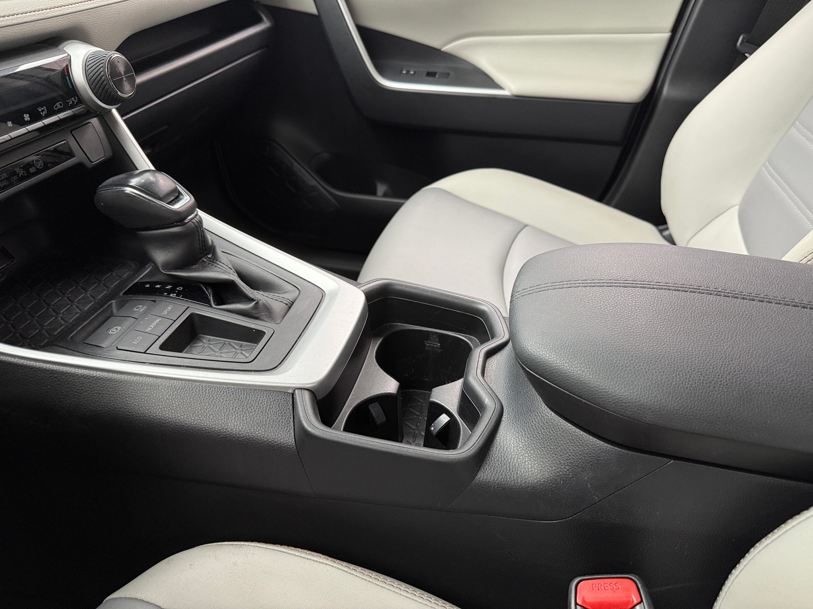 Thumbnail: 2019 Toyota RAV4 - 4