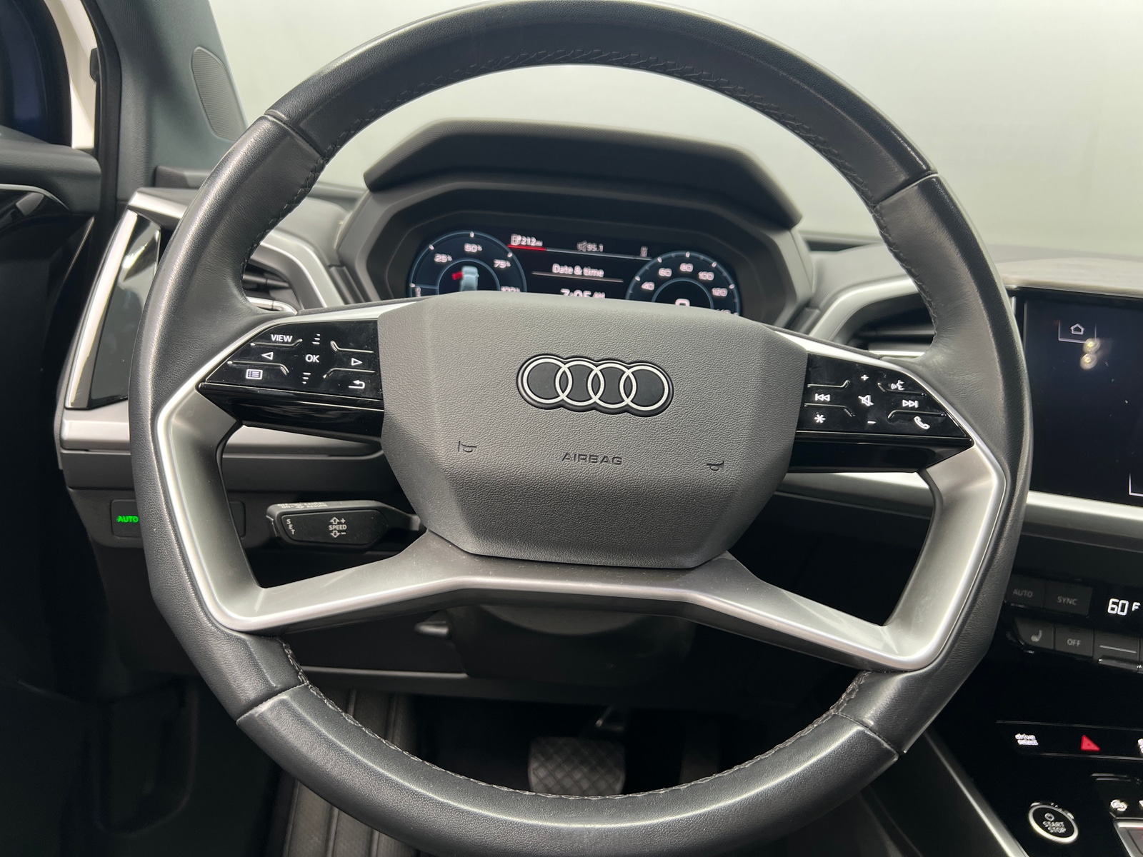 Thumbnail: 2023 Audi Q4 e-tron - 4