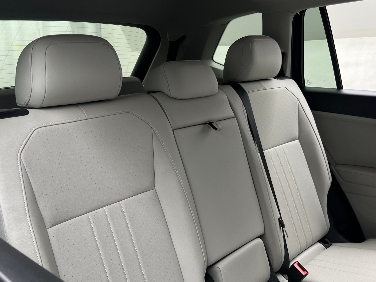 Thumbnail: 2023 Volkswagen Tiguan - 5