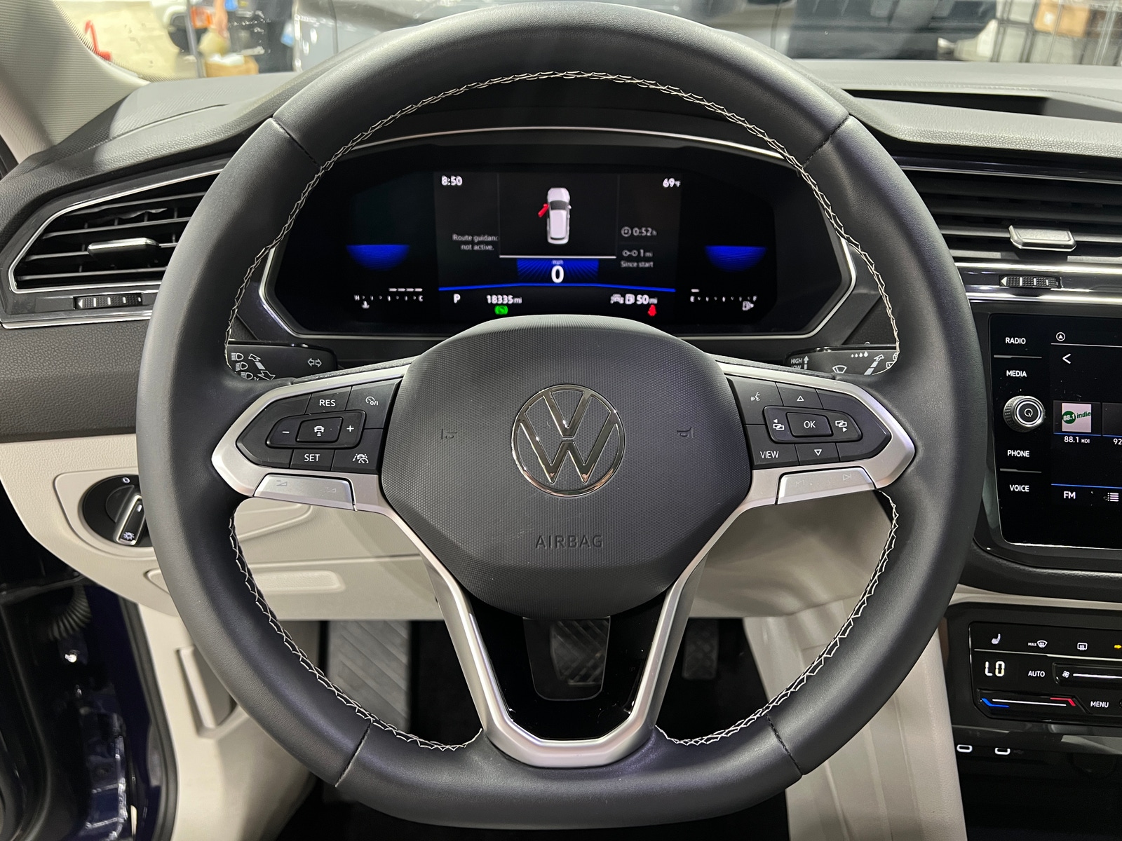 Thumbnail: 2023 Volkswagen Tiguan - 4