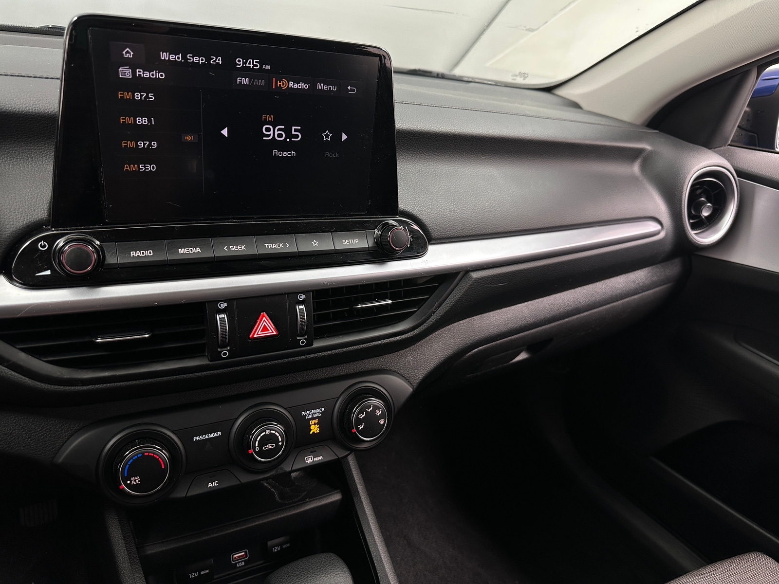 Thumbnail: 2023 Kia Forte - 4