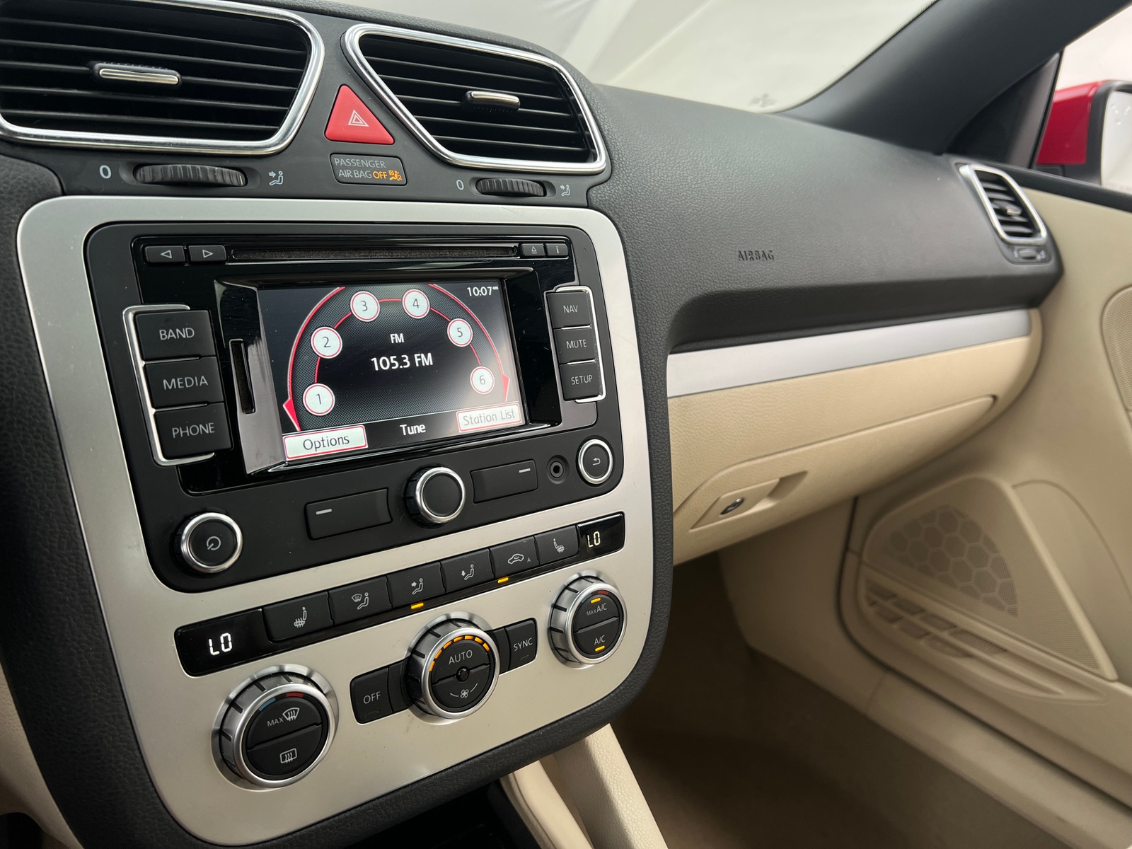 Thumbnail: 2014 Volkswagen Eos - 3