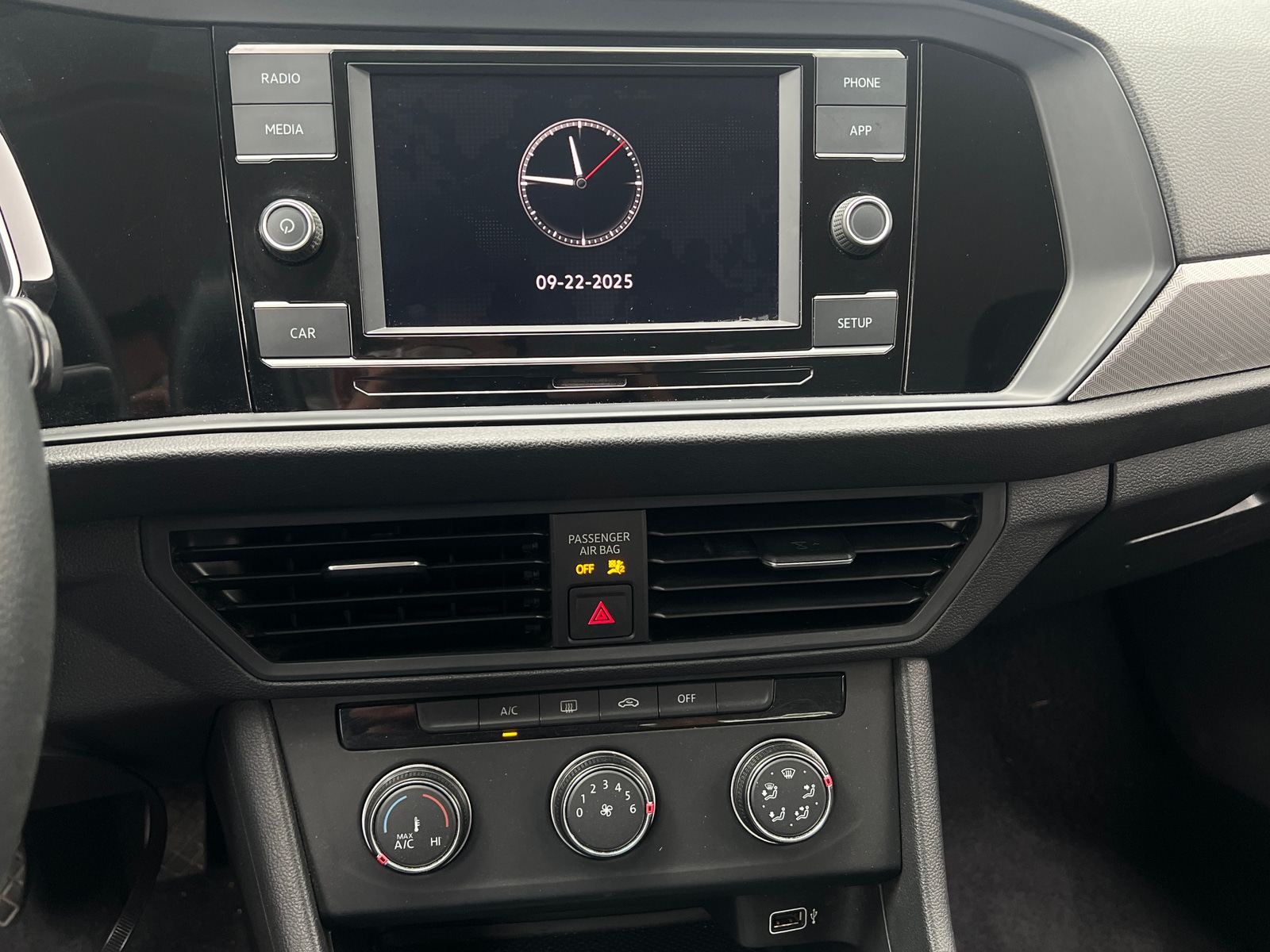Thumbnail: 2019 Volkswagen Jetta - 4
