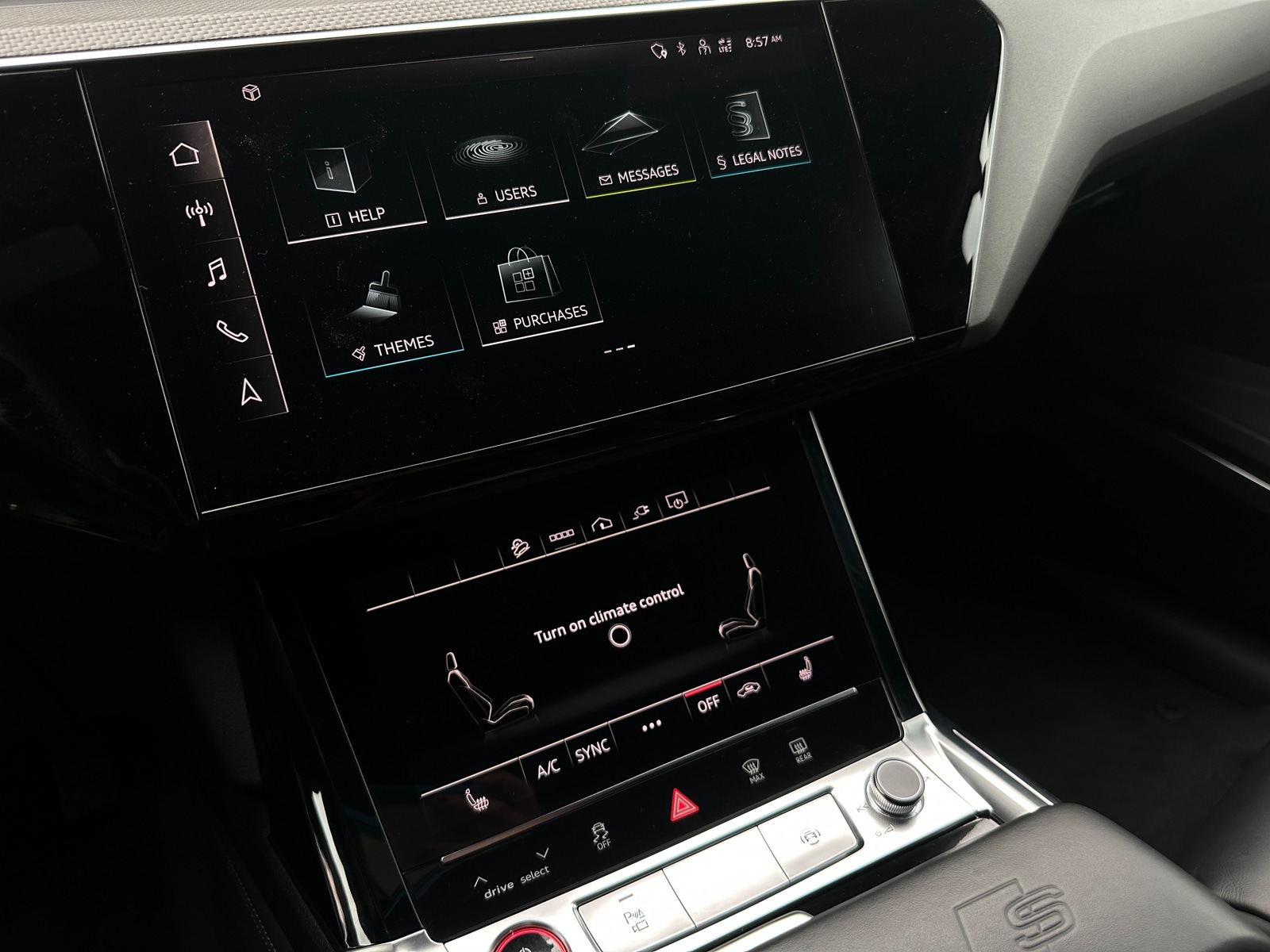 Thumbnail: 2023 Audi e-tron S - 3