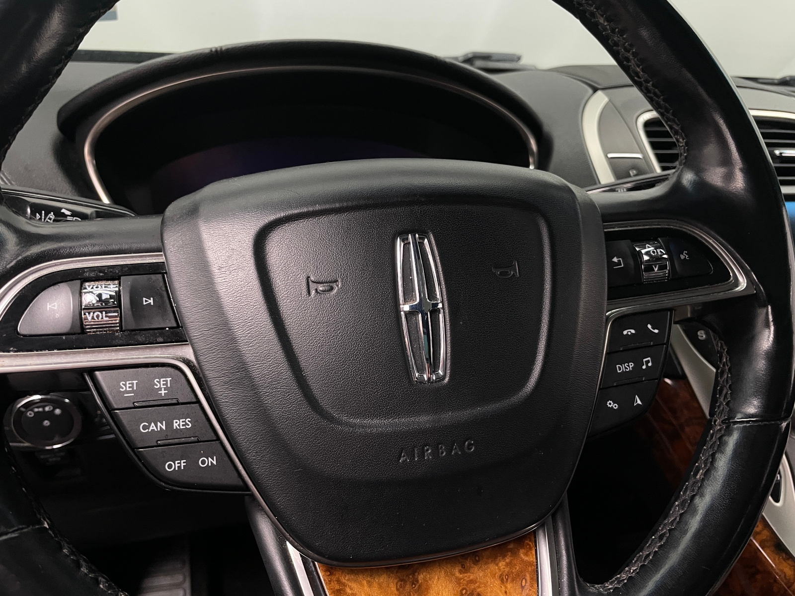 Thumbnail: 2019 Lincoln Nautilus - 4