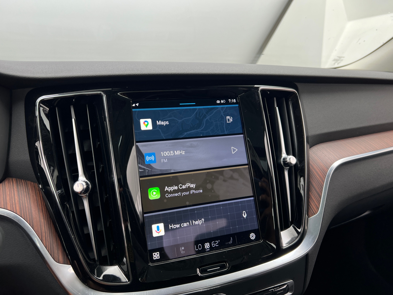 Thumbnail: 2025 Volvo S60 - 3