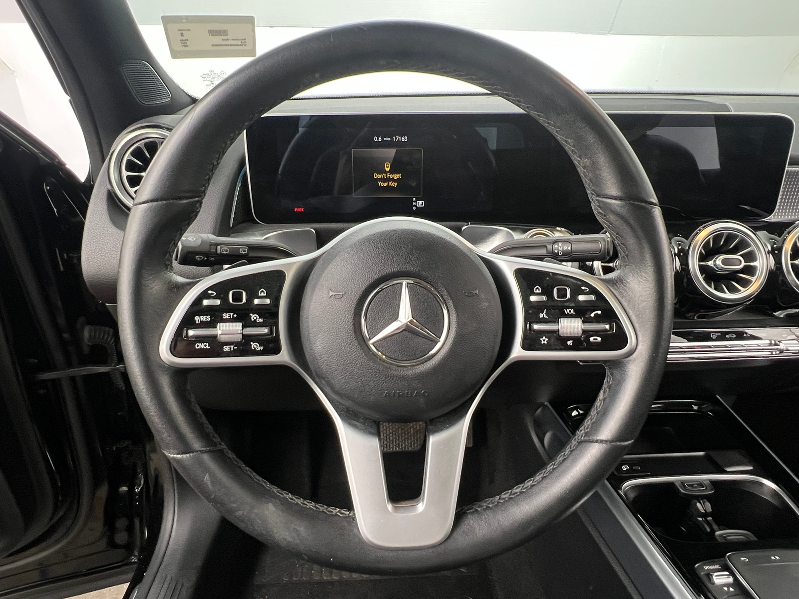 Thumbnail: 2021 Mercedes-Benz GLB - 4