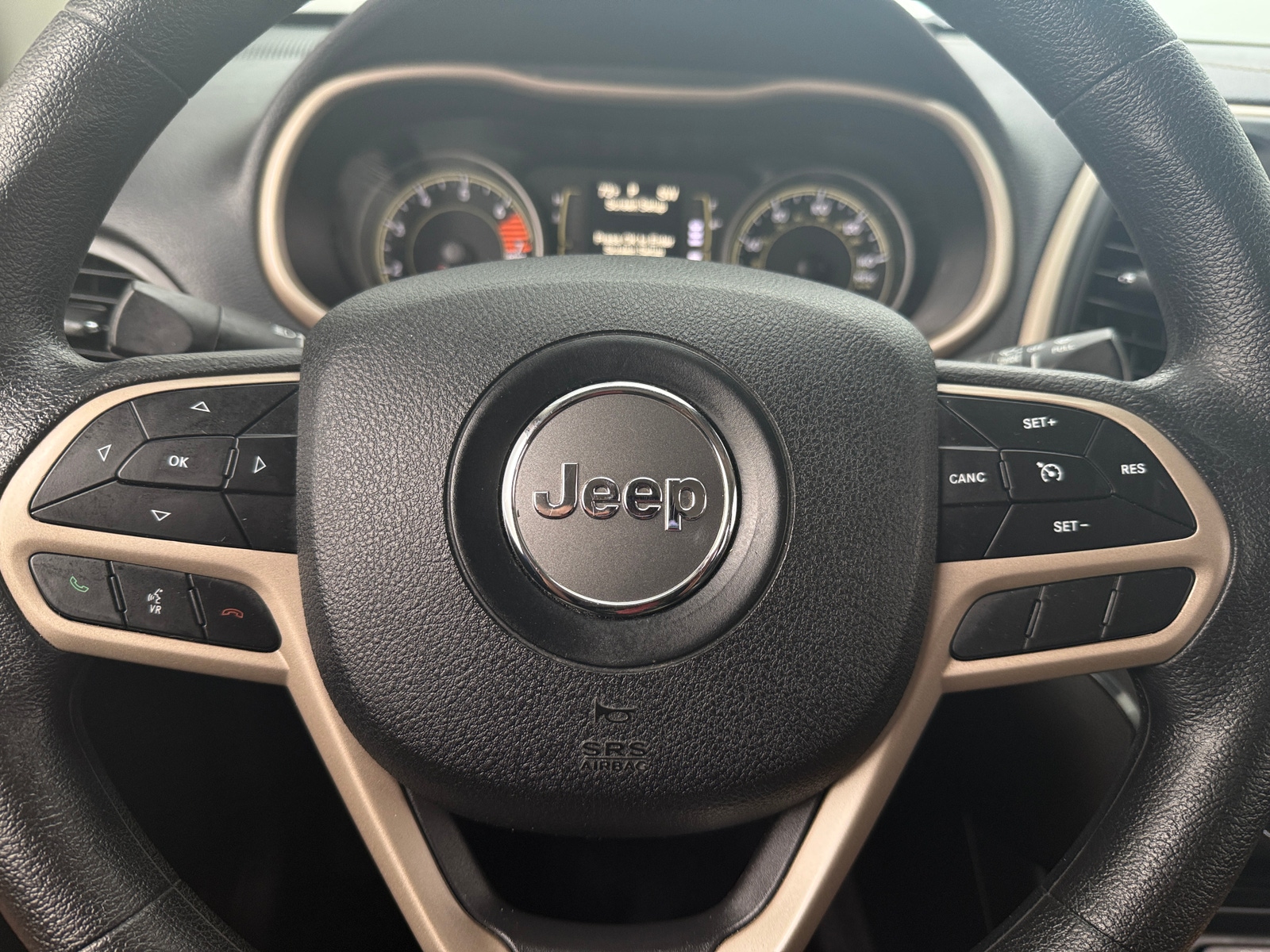 Thumbnail: 2017 Jeep Cherokee - 5