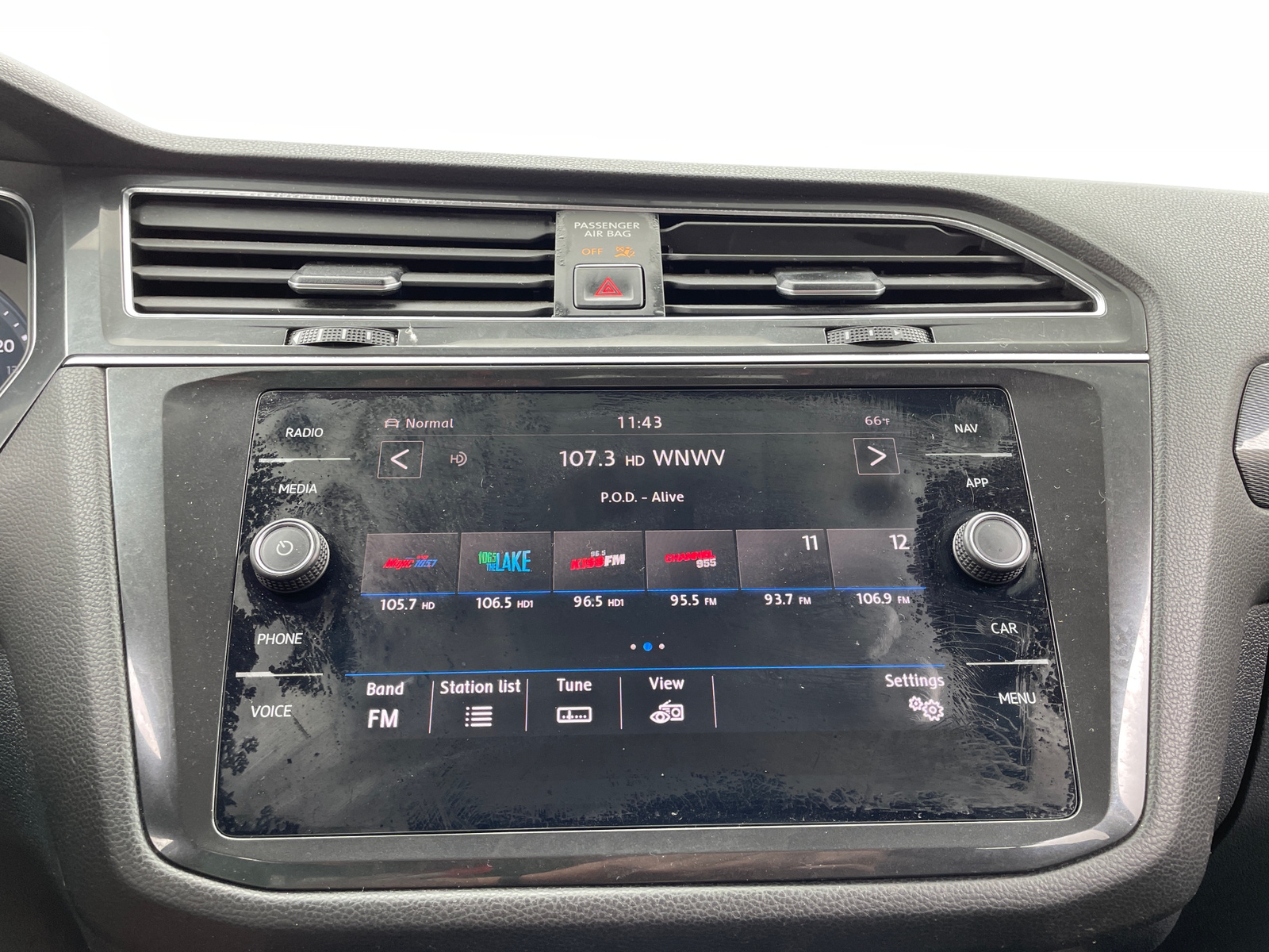 Thumbnail: 2018 Volkswagen Tiguan - 3