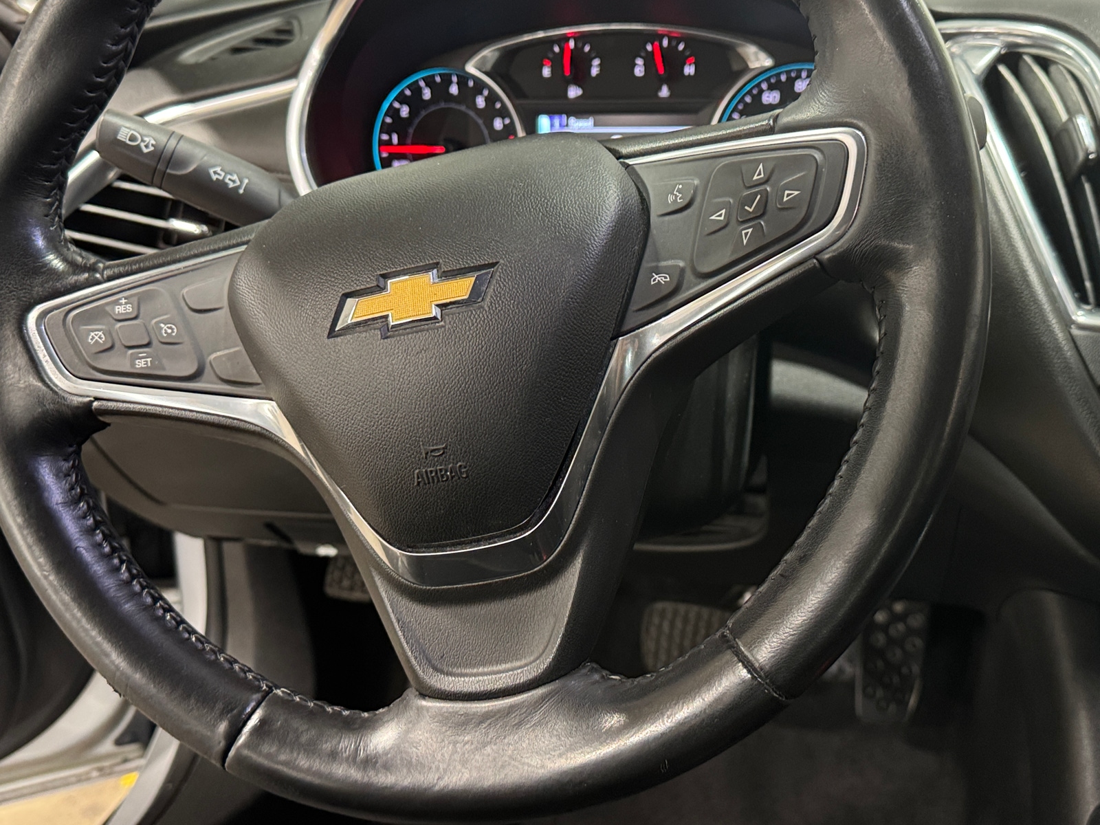 Thumbnail: 2017 Chevrolet Malibu - 4