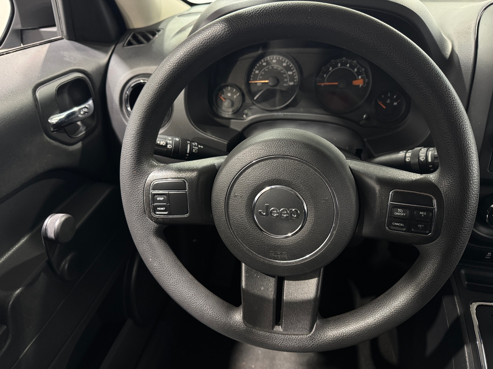 Thumbnail: 2016 Jeep Patriot - 5