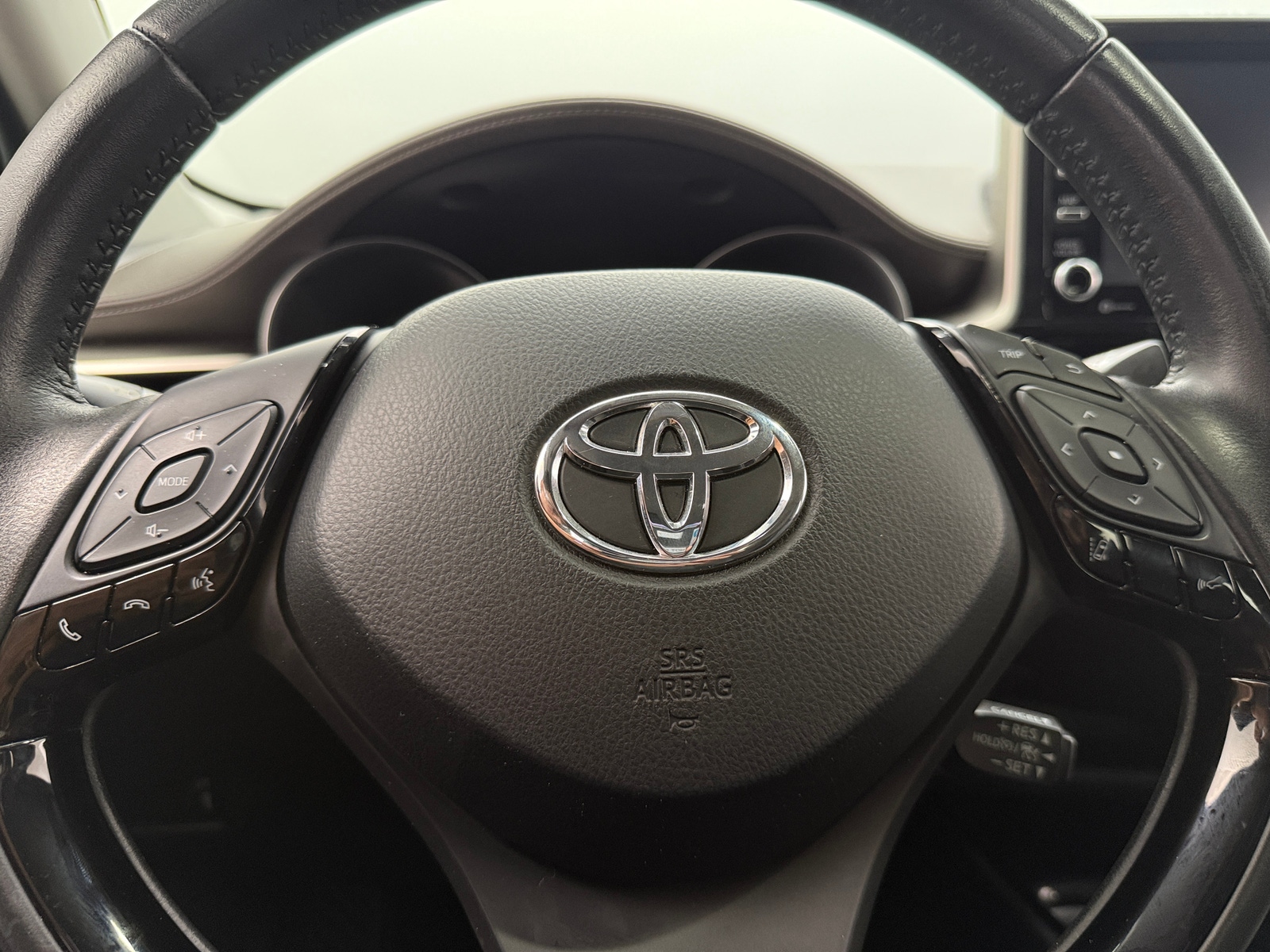 Thumbnail: 2022 Toyota C-HR - 4